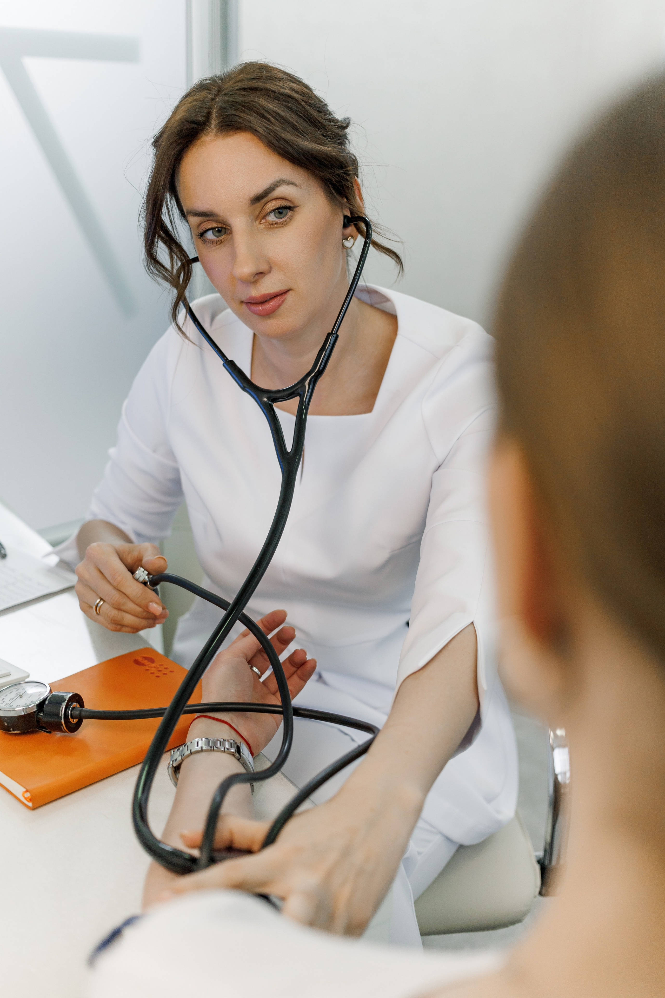 Фотосессия кардиолога в кабинете | Пример съёмки для врача | Анна Островская. КОНТЕНТ ФОТОГРАФ