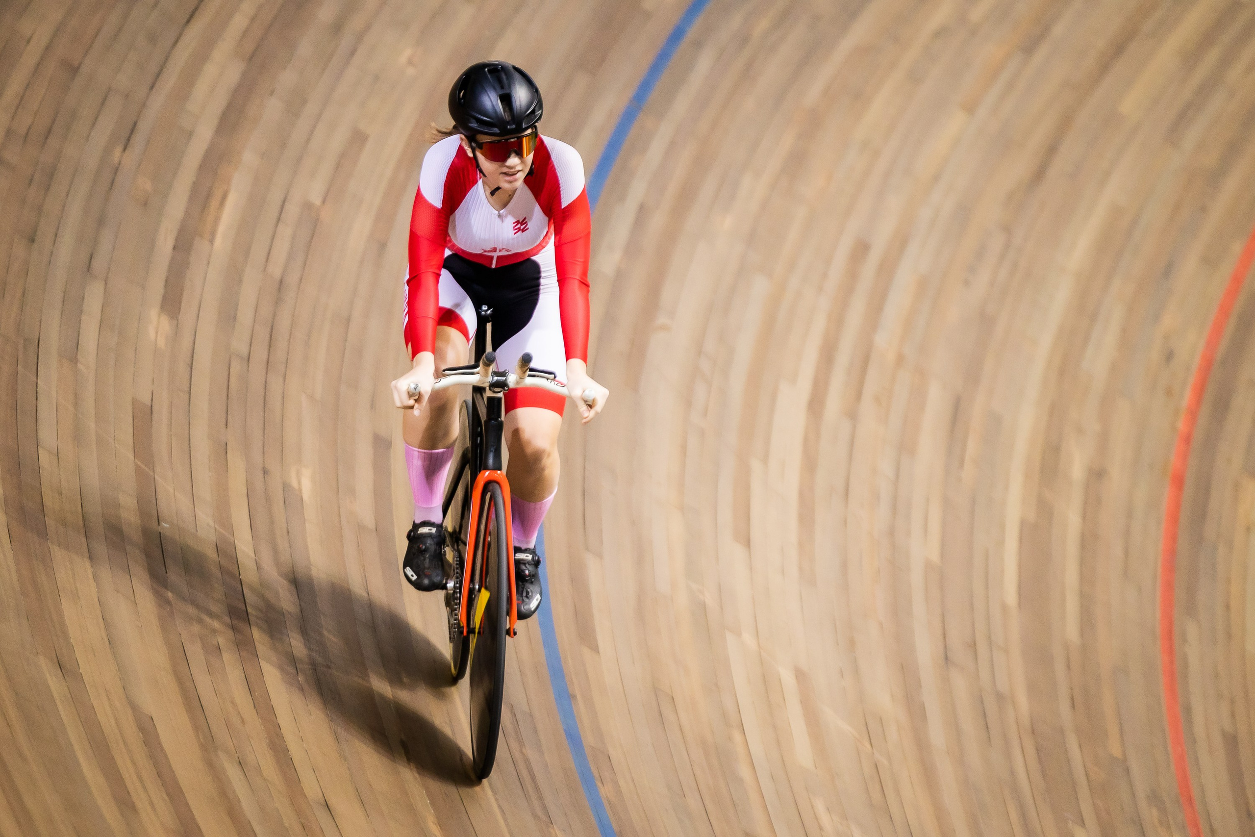 Соревнования чемпионата России, первенства России, Кубка ФВСМ по велосипедному спорту на треке в «Крылатском». Фотограф Владимир Охрименко