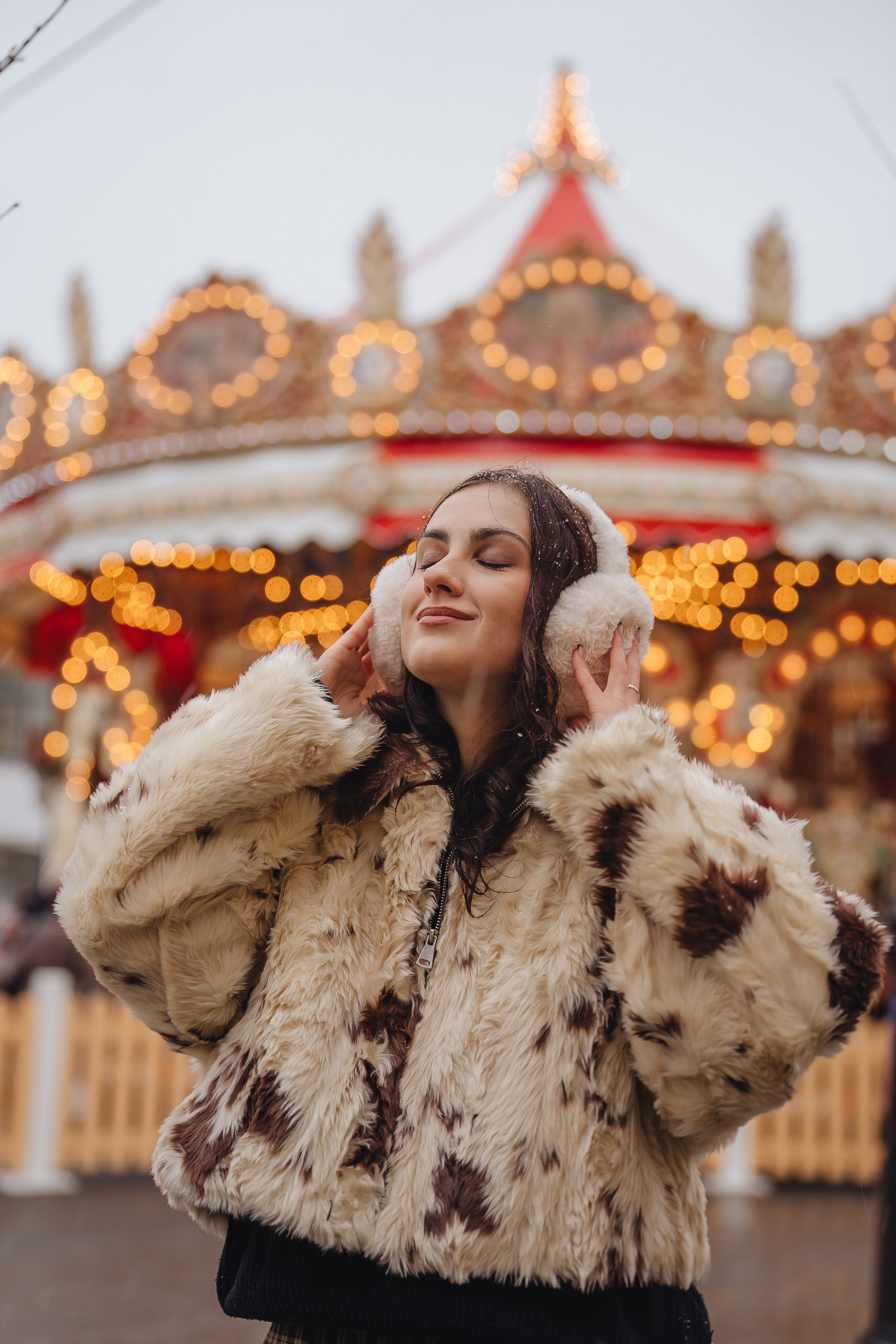 ПРОГУЛКА НА МАНЕЖНОЙ ПЛОЩАДИ ДЛЯ ДЕВУШКИ ПЕРЕД НОВЫМ ГОДОМ (НОВОГОДНЯЯ ФОТОСЕССИИЯ НА МАНЕЖНОЙ ПЛОЩАДИ). Профессиональный фотограф, Санкт-Петербург — Виктория Богомолова