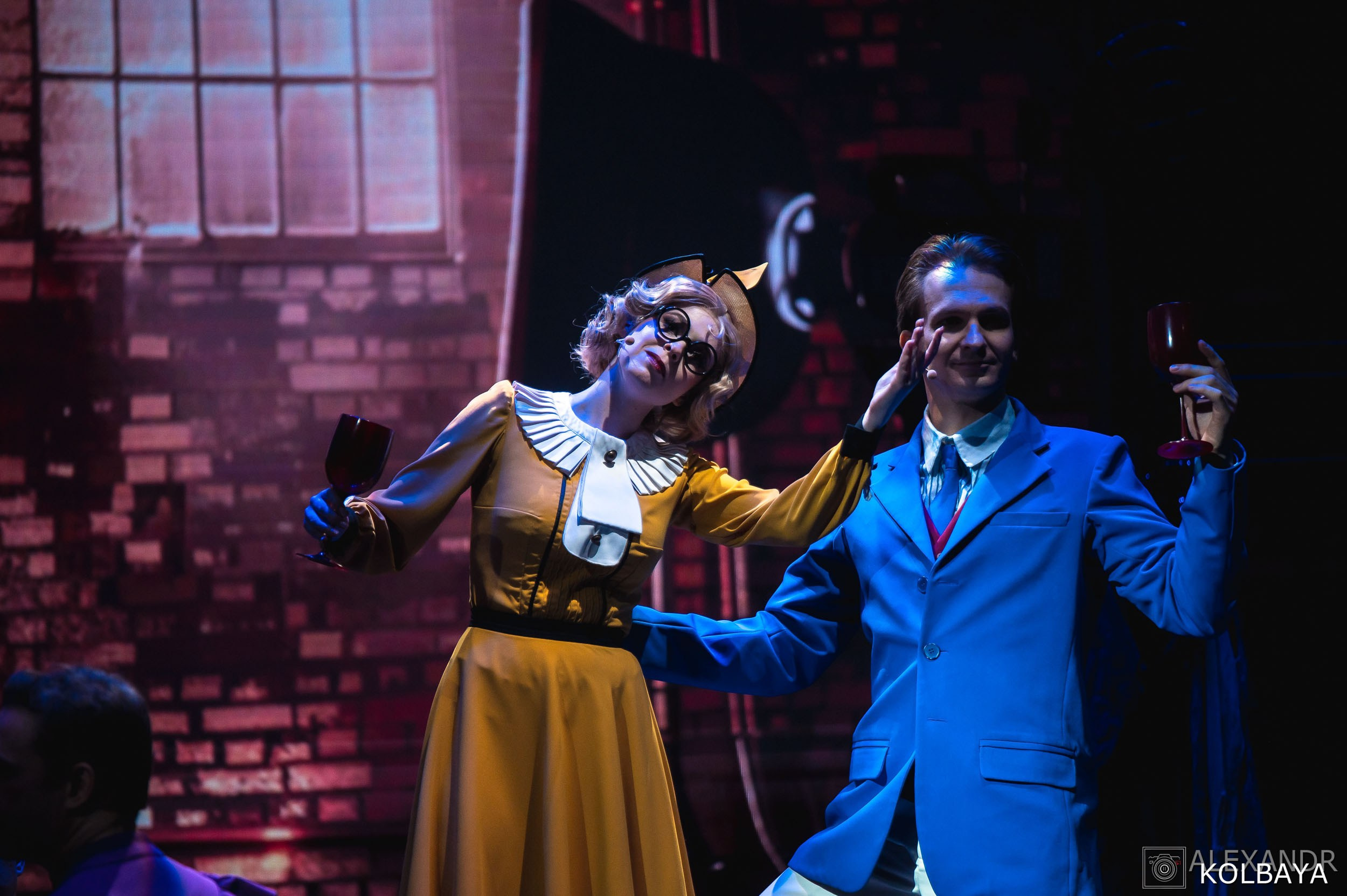 Фотографии со спектакля «Привет, я тетя Чарли». Концертный и театральный репортажный фотограф в Москве Александр Колбая