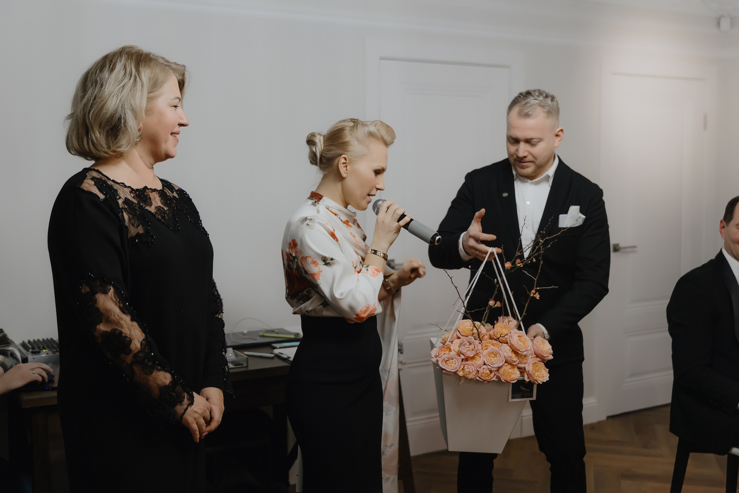 Открытие нового пространства интерьерного салона L. DECO в феврале 2025. L. Deco интерьерный салон. Краски/обои/лепной декор