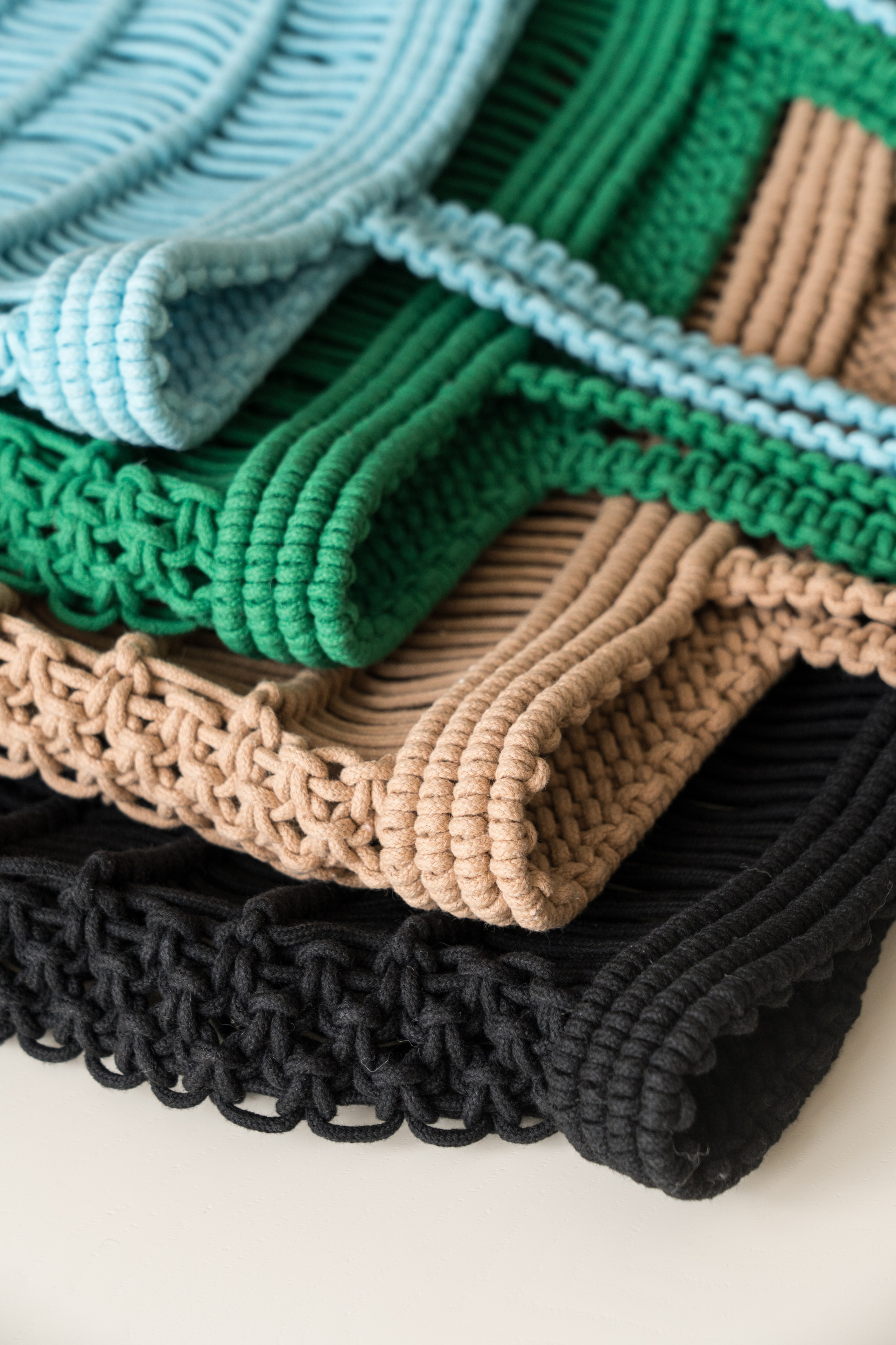 Предметная фотосъемка плетеных сумок макраме для маркетплейсов в интерьере Барнаул