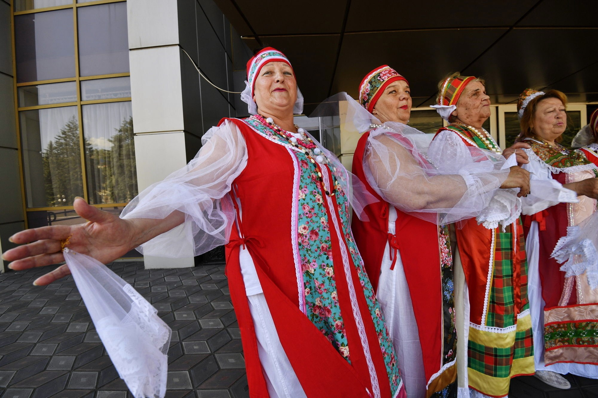 Официоз по плану, жизнь — между кадров: как снять День России и остаться собой. Документальный фотограф Сергей Вдовин