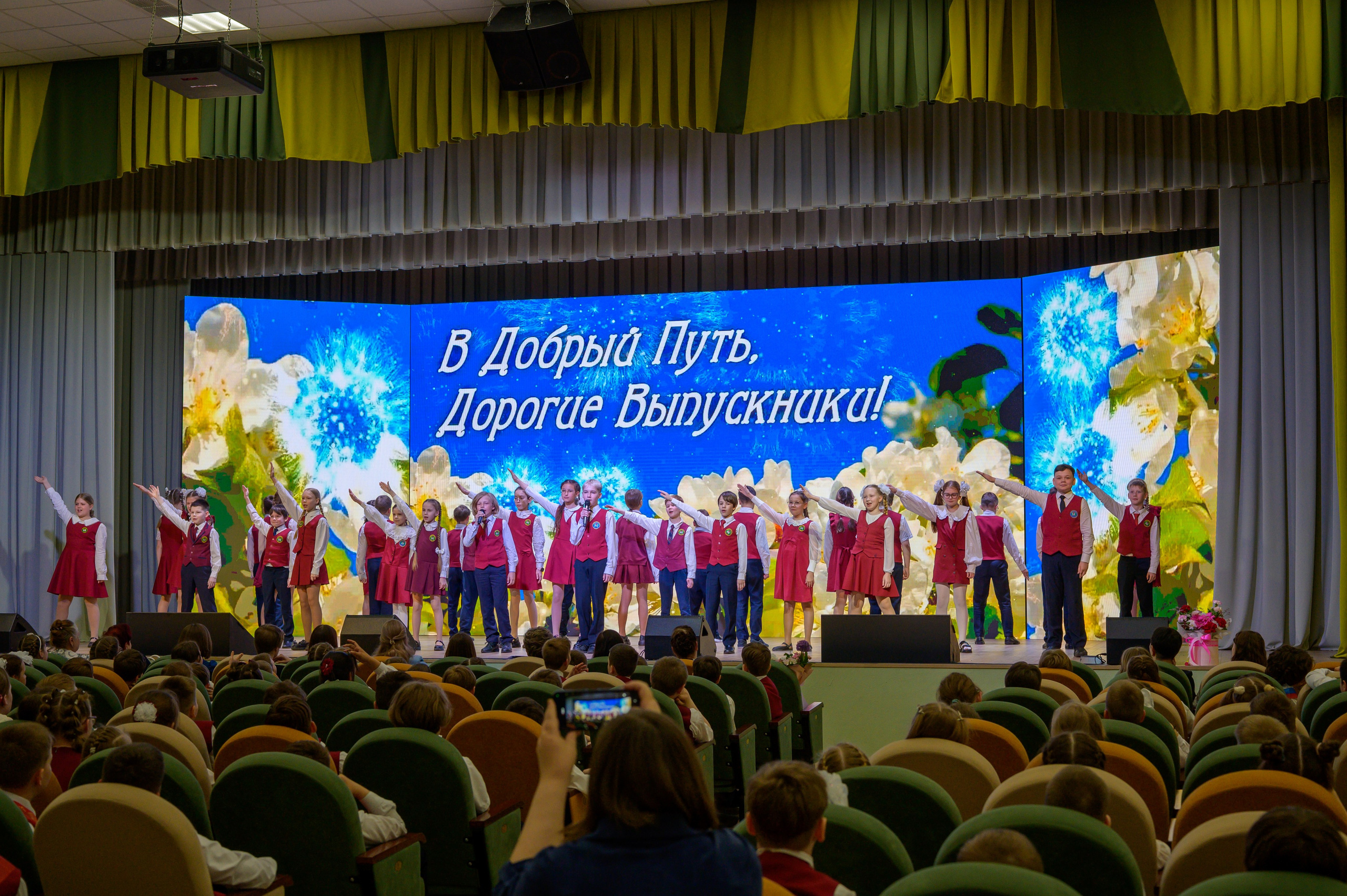 Выпускной 4Б гимназия № 16. Фотограф новорожденных, семейный детский в Тюмени Татьяна Морозова