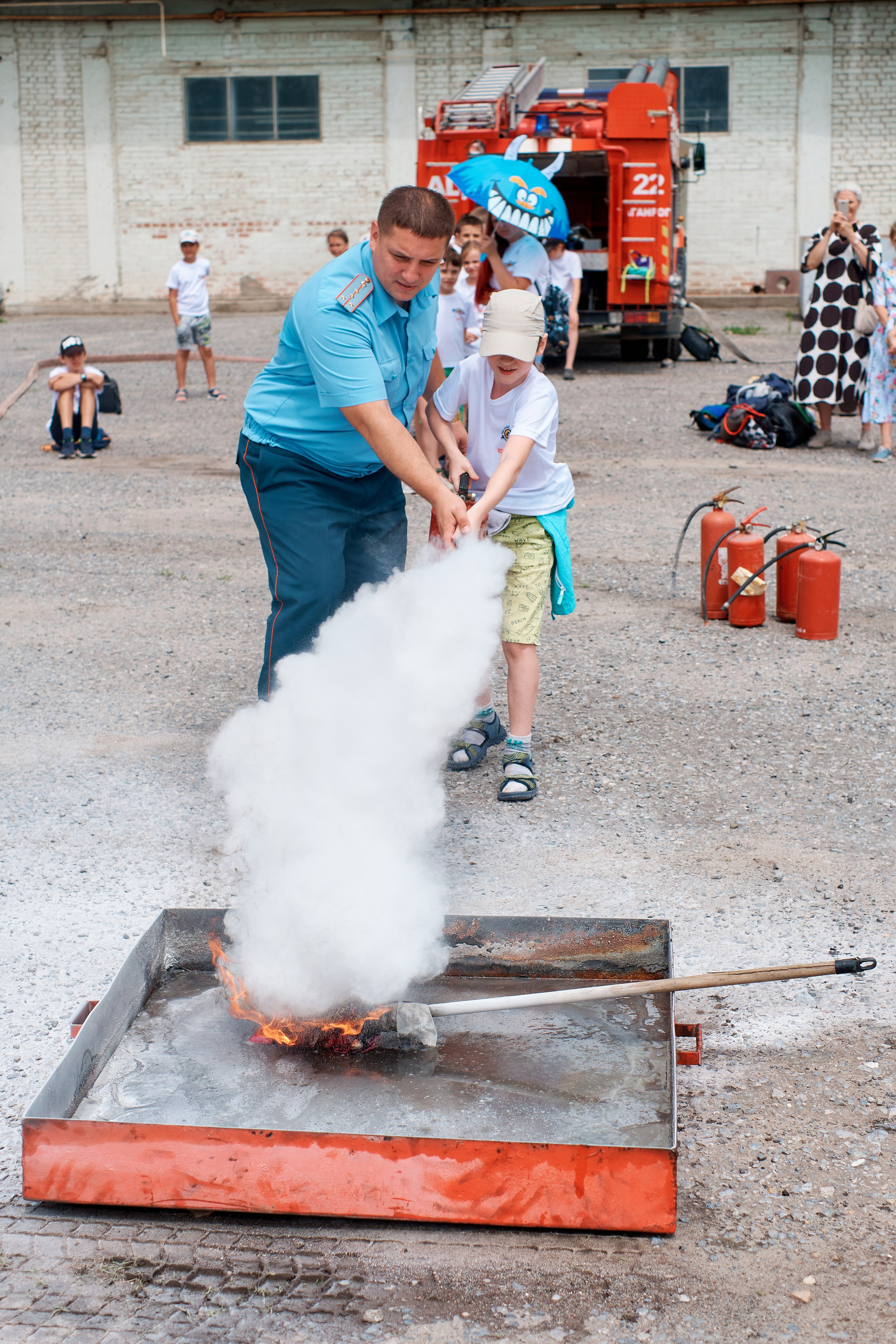 Детский лагерь ДЮНА. Поход в «Пожарно-спасательную часть № 22». Фотограф Таганрог Анна Трайжон