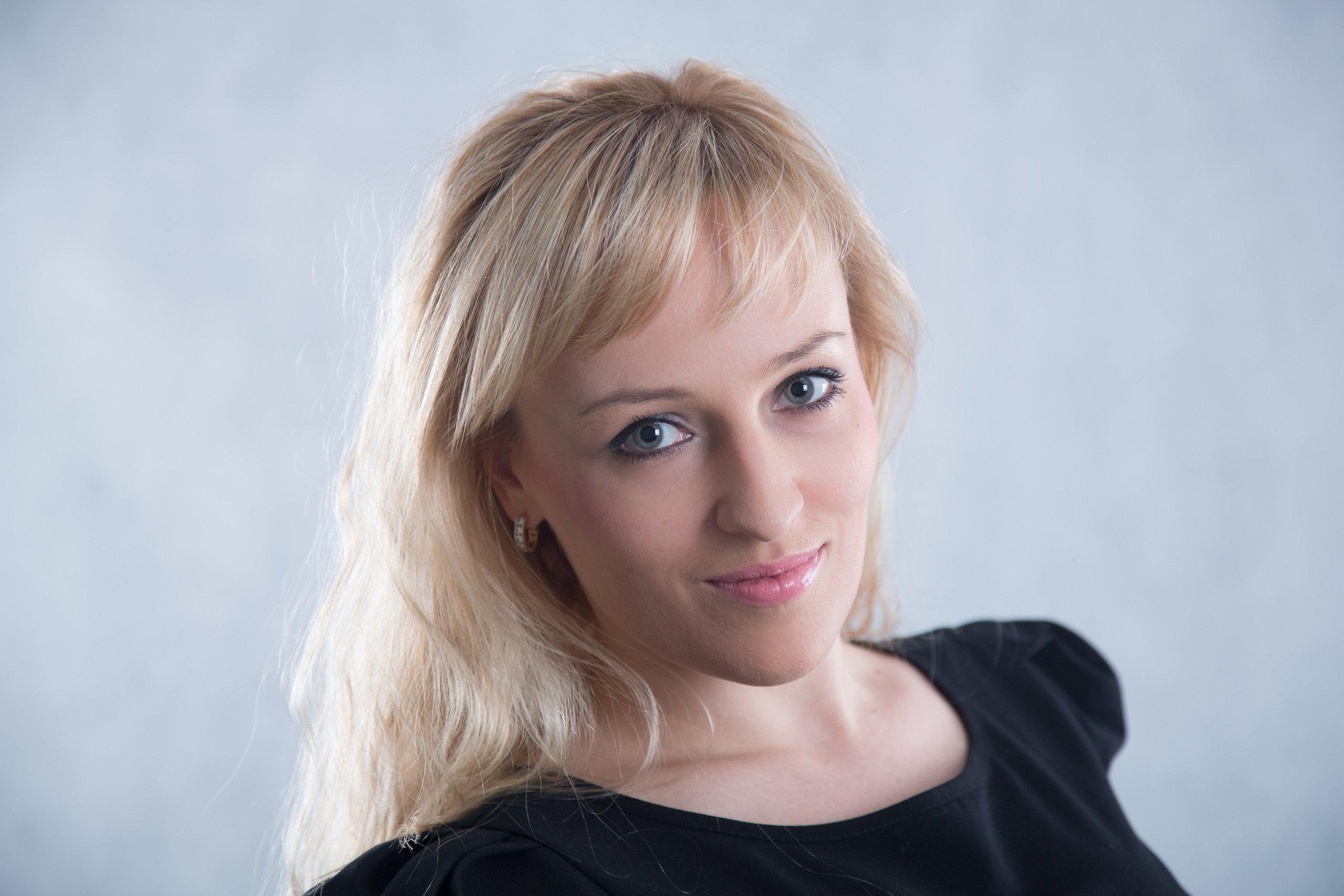 Съемка в студии красивой девушки в Воронеже. Свадебный и семейный фотограф в Воронеже Андрей Валин