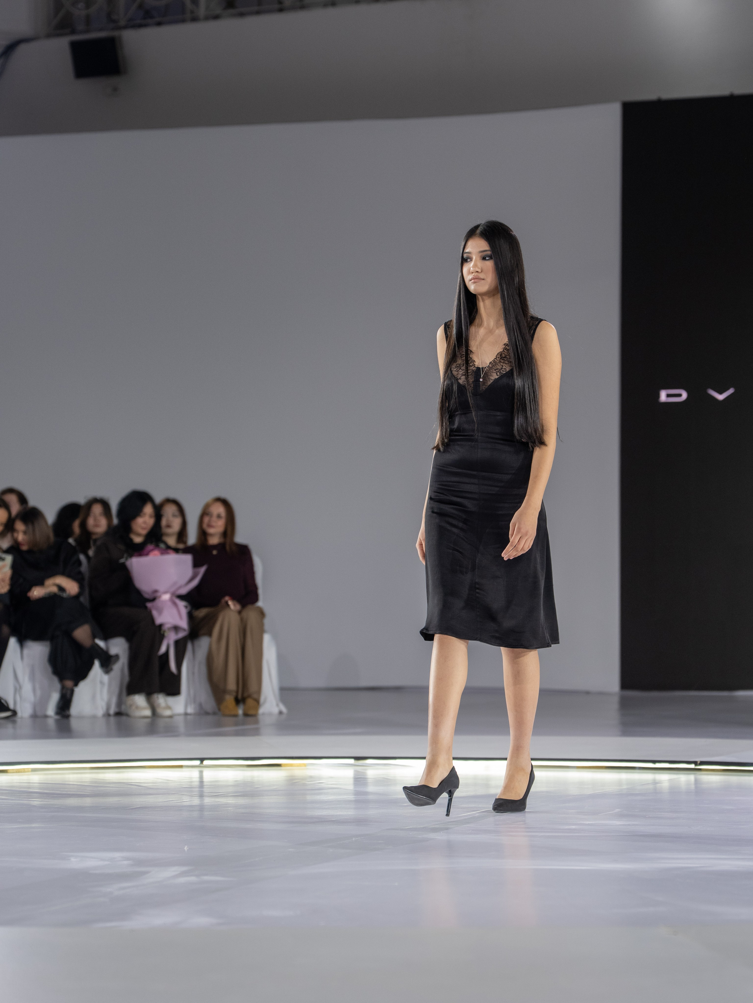 Дизайн DVALI. Сайт Алматинского НЮ АРТ, будуар и фэшн фотографа Дениса Карпенко