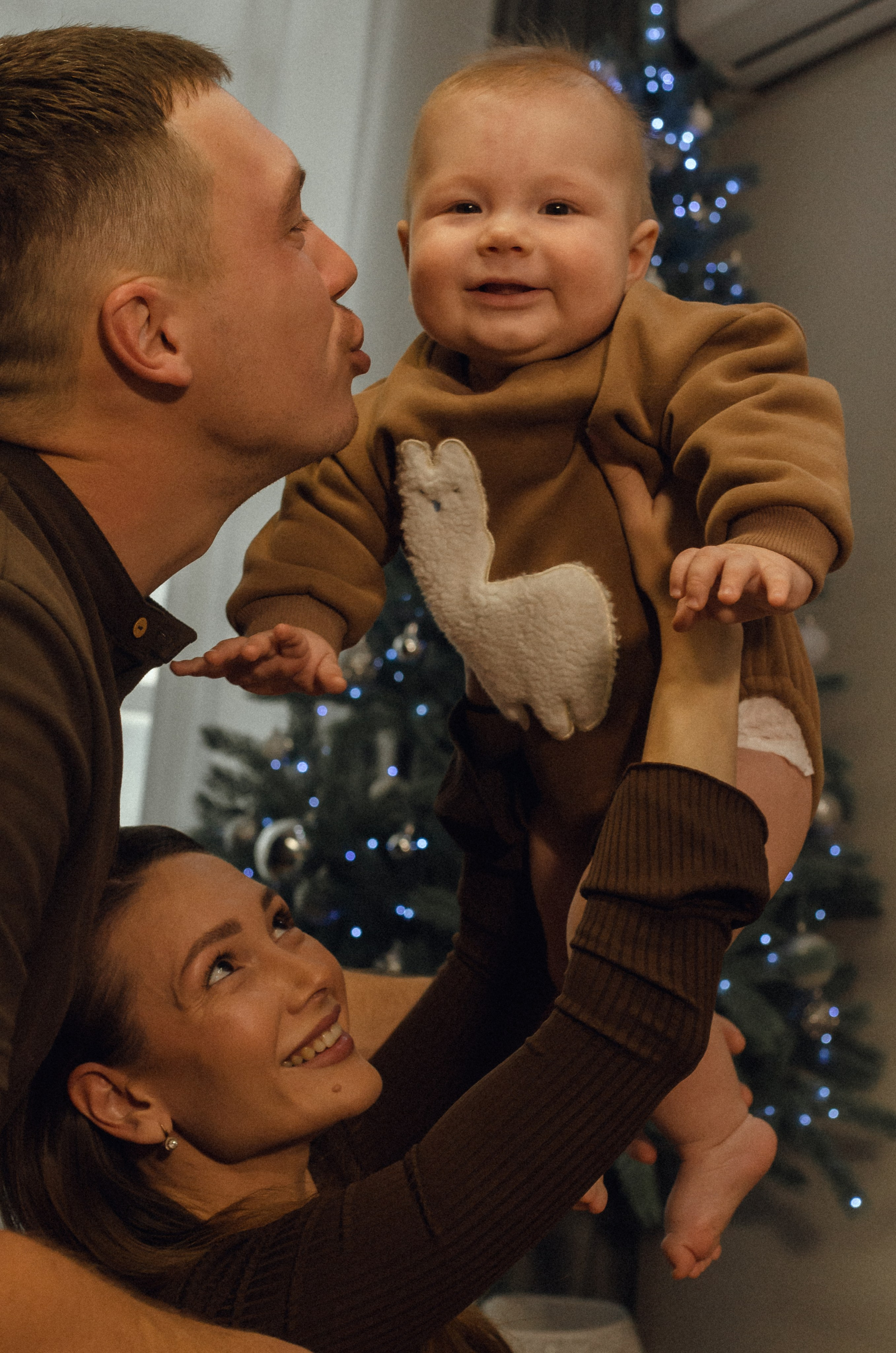 Аня, Никита и маленький Арсений. Домашняя съемка. Семейный фотограф в Барнауле и Санкт-Петербурге Ирина Ястребова