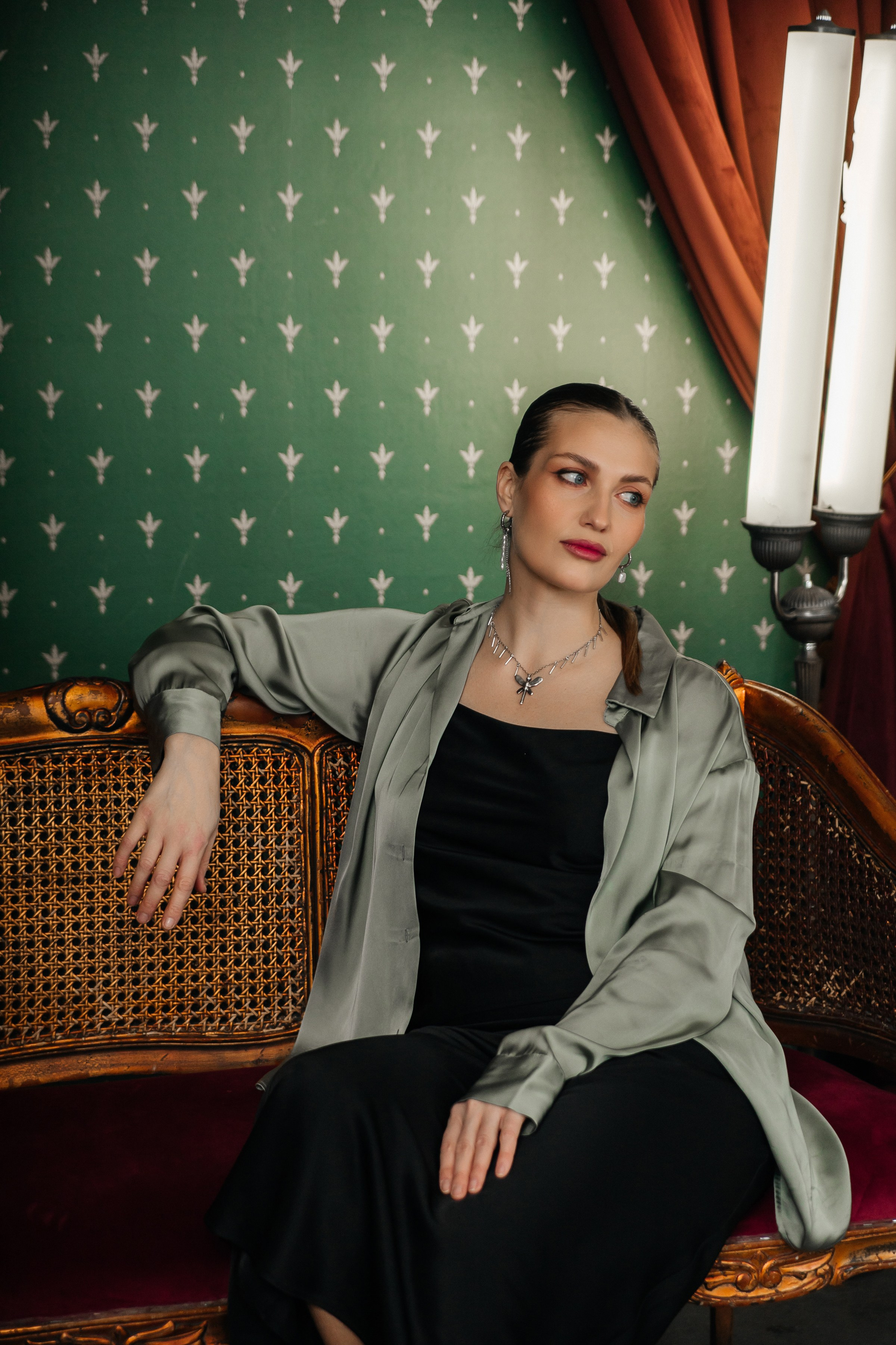 Ольга и Скульптуры. Семейный фотограф, свадебный фотограф, женский портрет в Санкт-Петербу