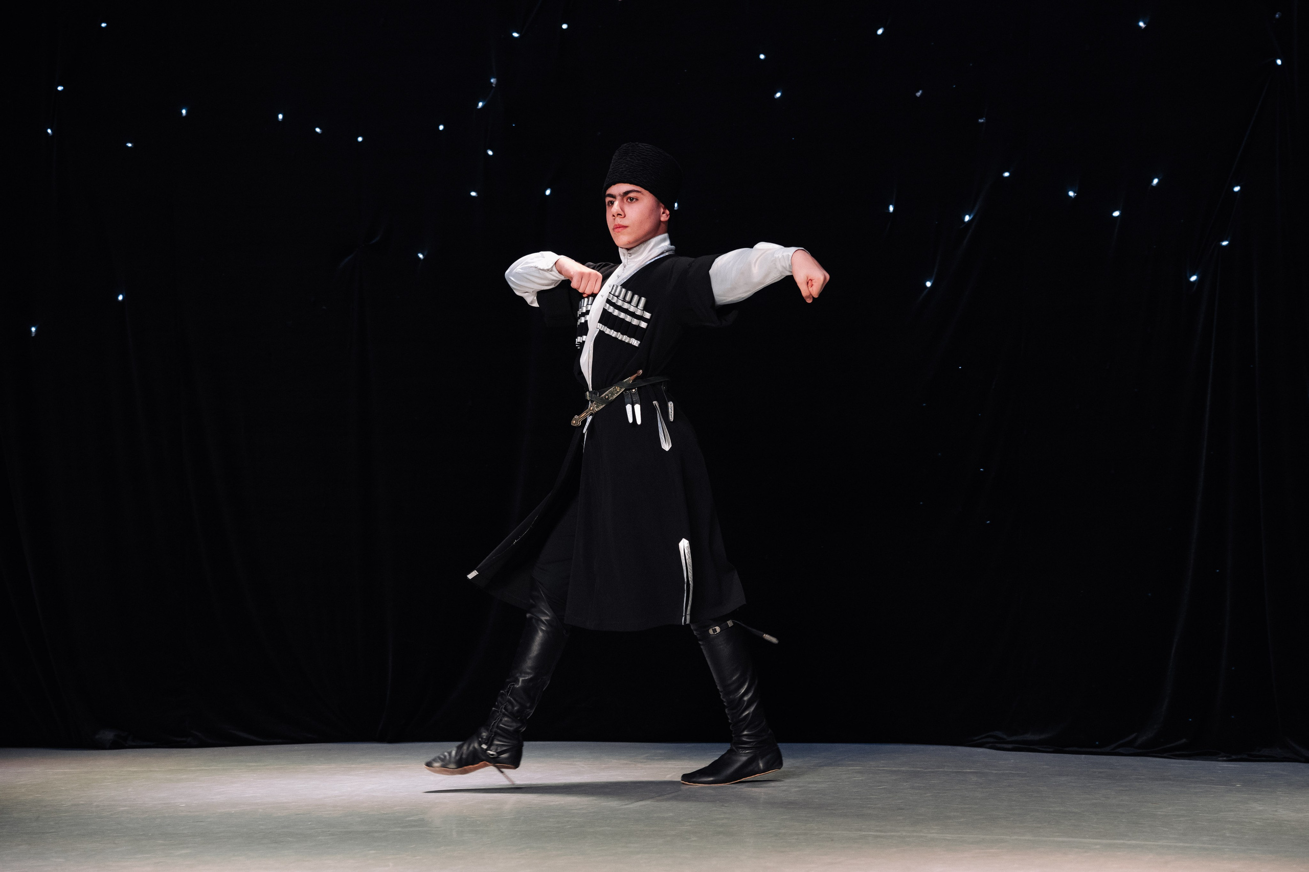 Благотворительный концерт в помощь Артему Сардаряну. Фотограф Артем Севостьянов. Профессиональная фотосъемка в Ногинске, Москве, Московской области и за границей