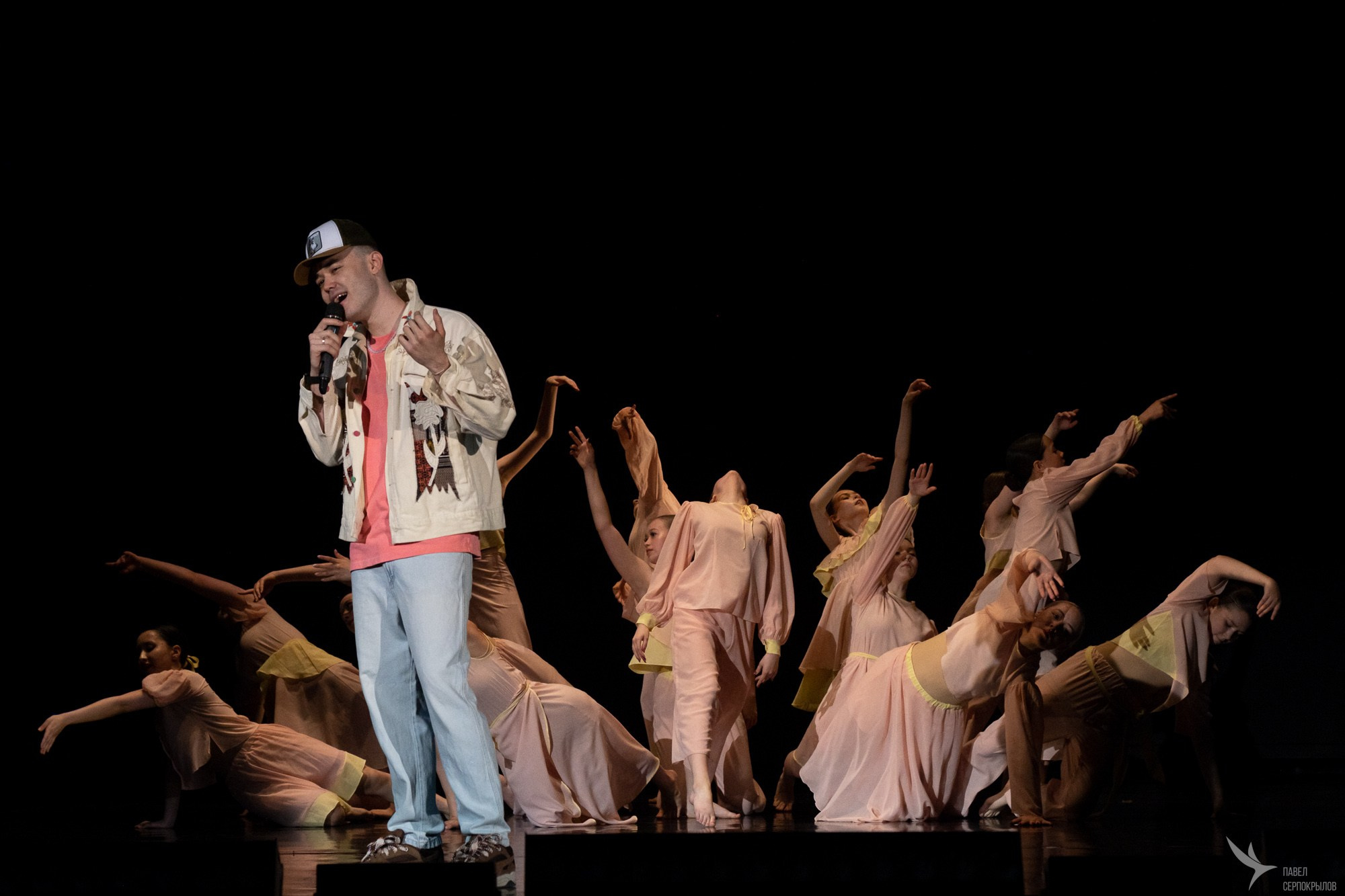 Концерт народного хореографического коллектива «Виктория». Репортажный фотограф в Казани Павел Серпокрылов