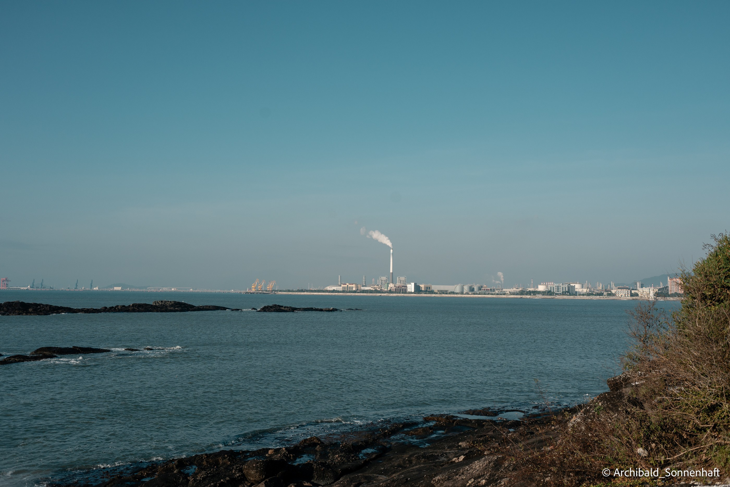 Kayaking in Huizhou, China. Photographer in Guangzhou, China. Archibald Sonnenhaft