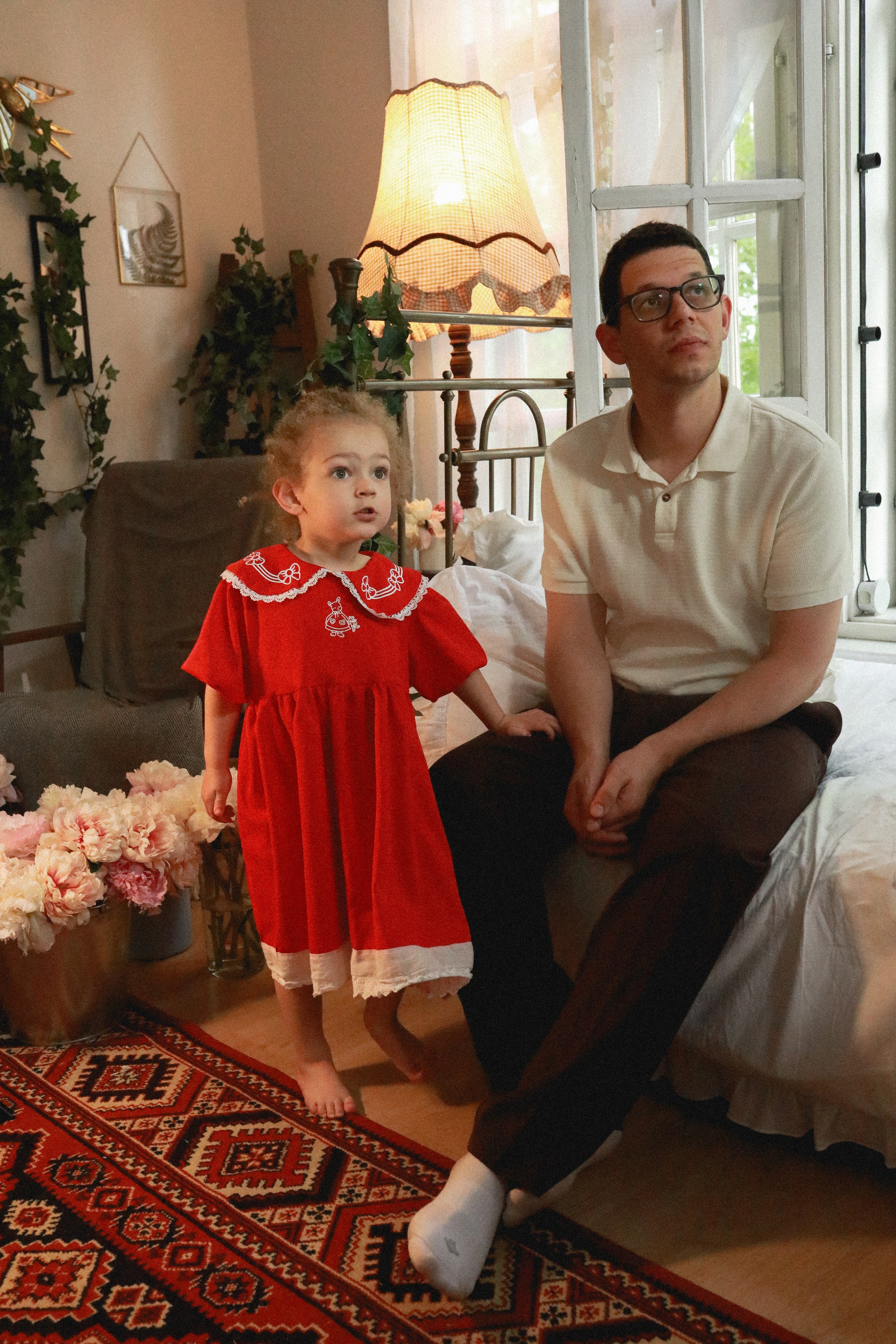 Пионы на балконе