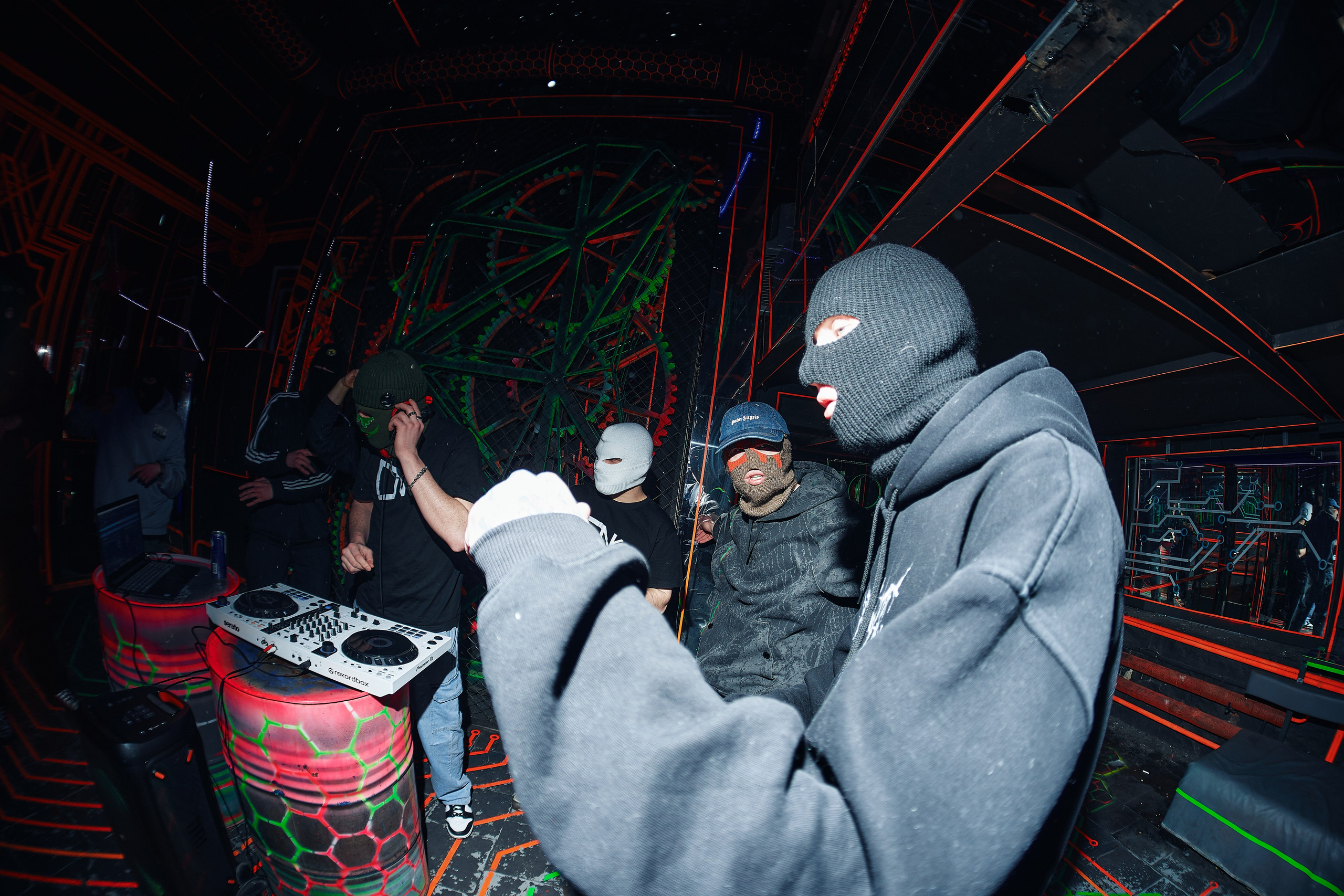 DNK. Московский фотограф WHRMZD