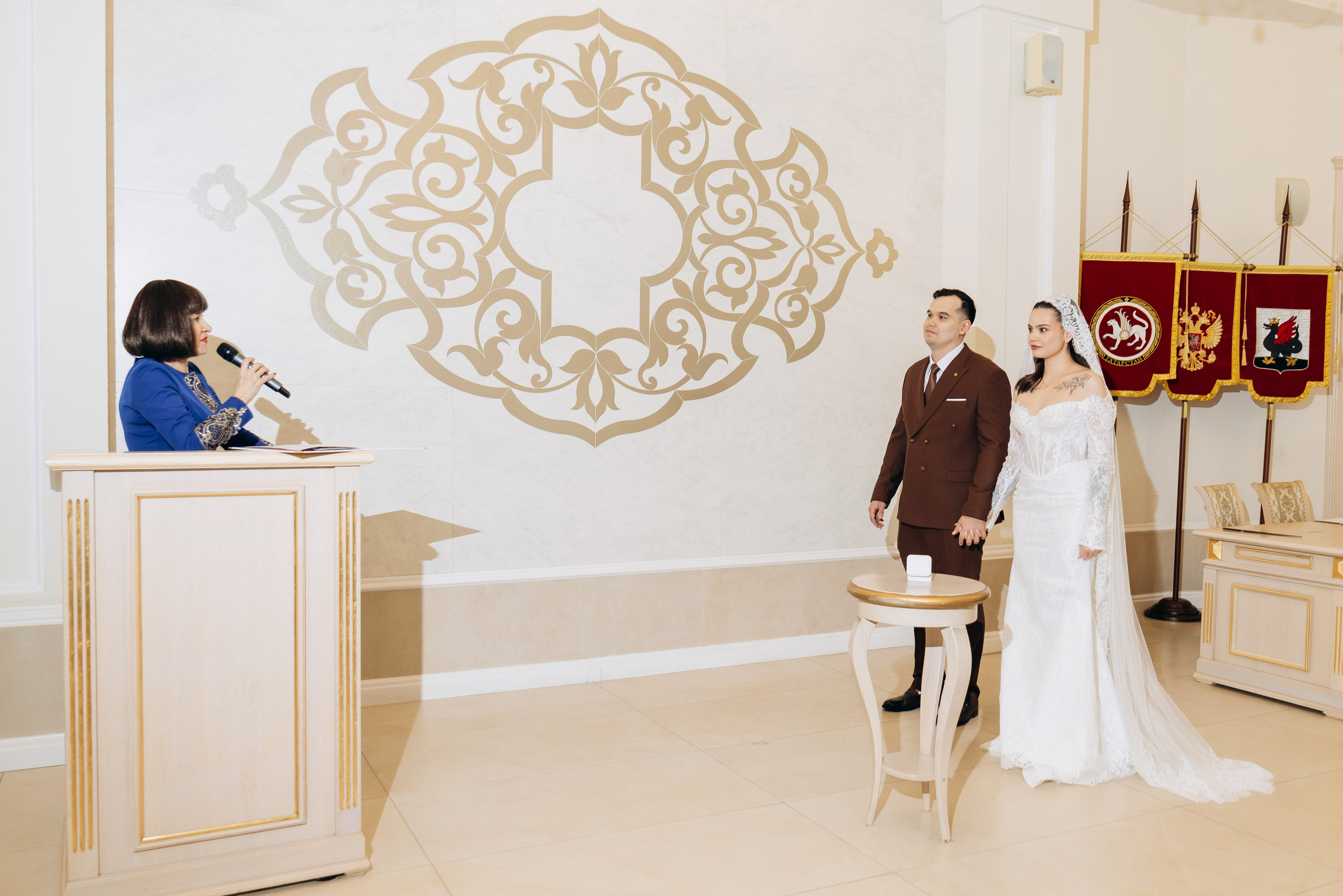 фотограф на свадьбу Казань, свадебная фотосессия в центральном ЗАГСе, кружевное платье