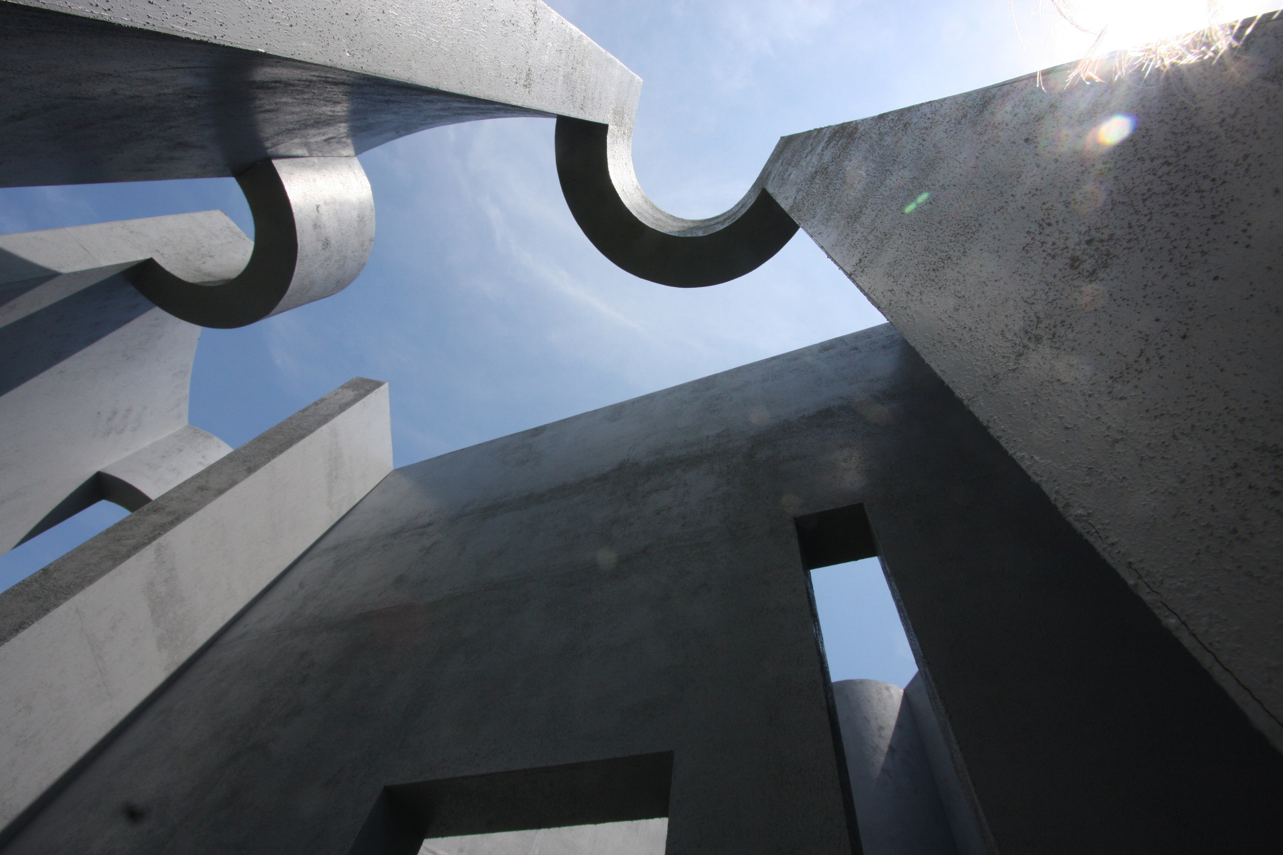 TOWER OF MEMORY 2015 г. дерево, высота 4 м., диаметр 5 м. Япония. Токомачи