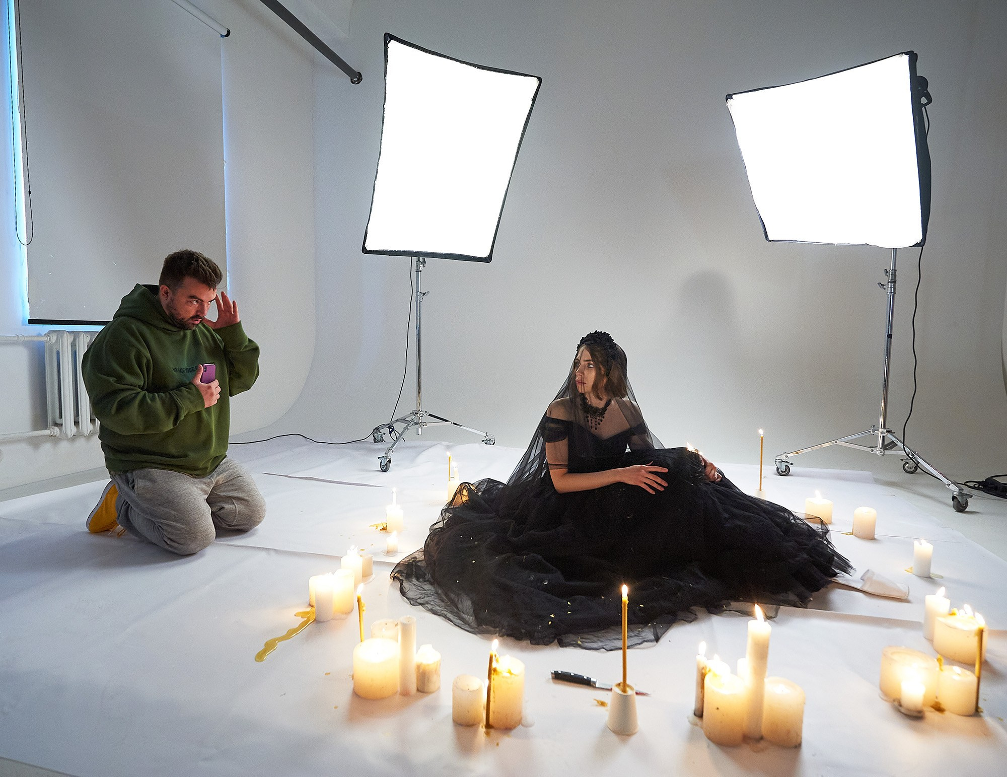 BACKSTAGE. Www.apowerstudio.com