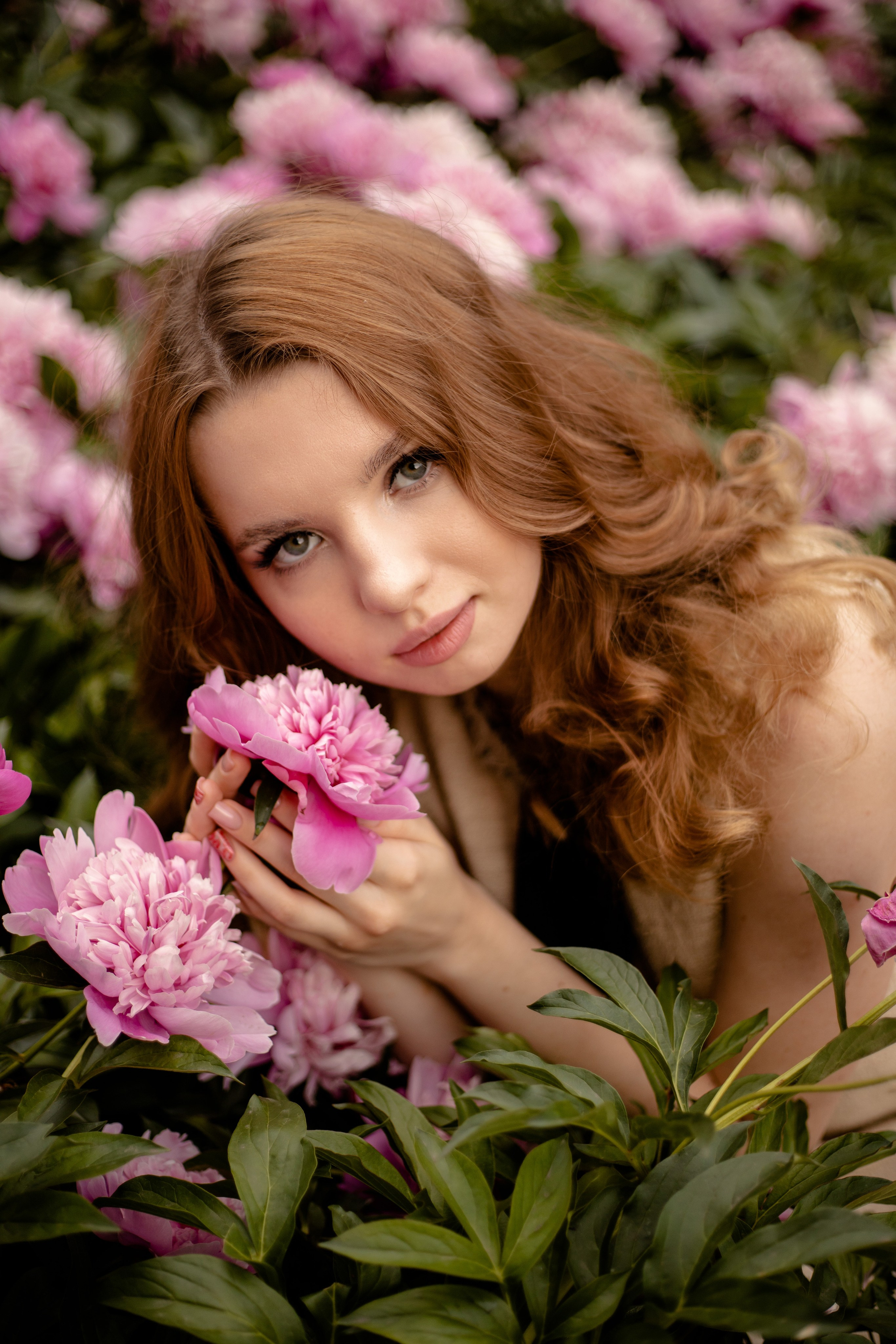 Ирина с цветущих пионах🌸. Семейный фотограф в Саратове Элоиза Ляпина