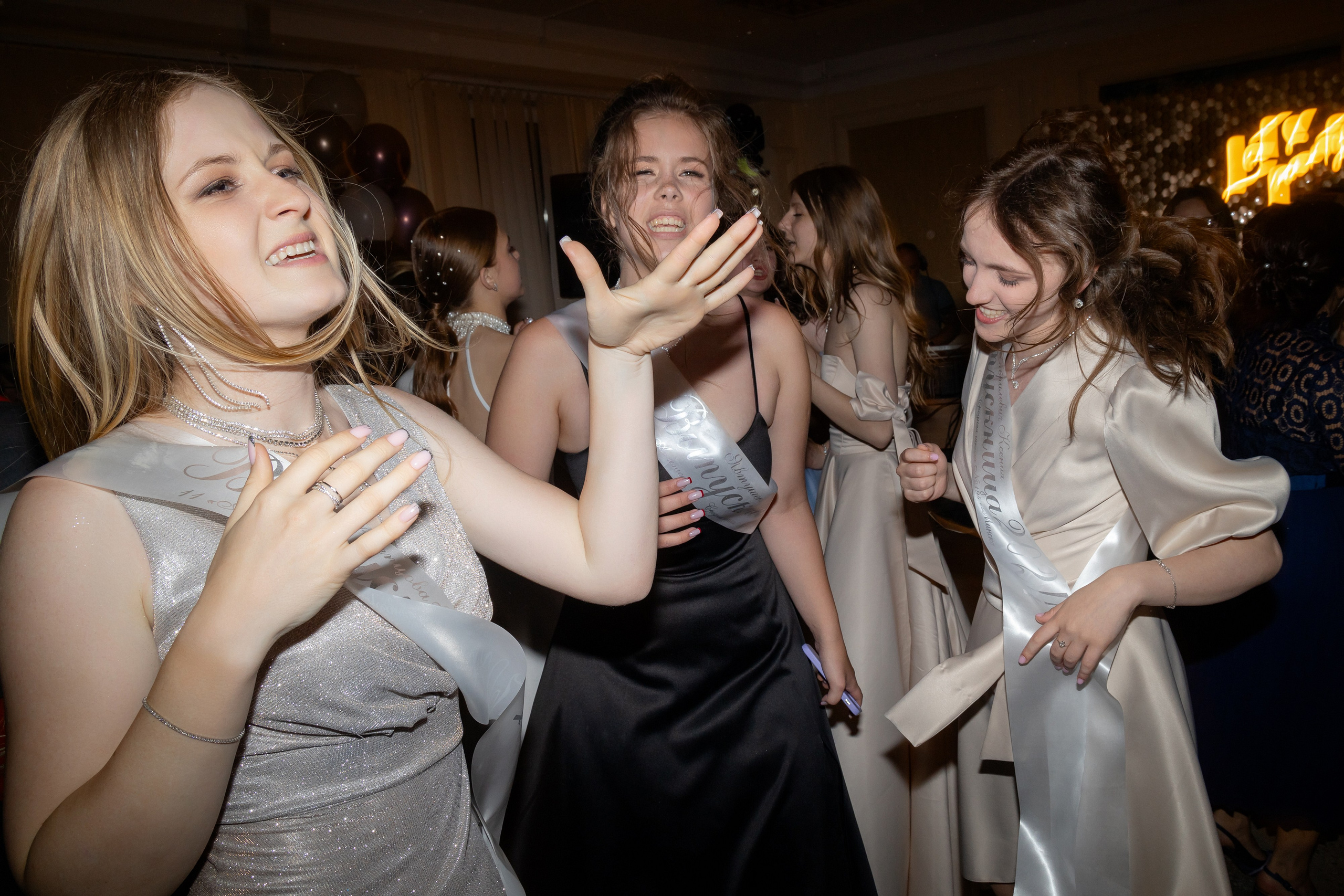 Школьный выпускной 2024 год в Соколе (Минск). Свадебный фотограф в Минске/Беларуси Сергей Спиридонов