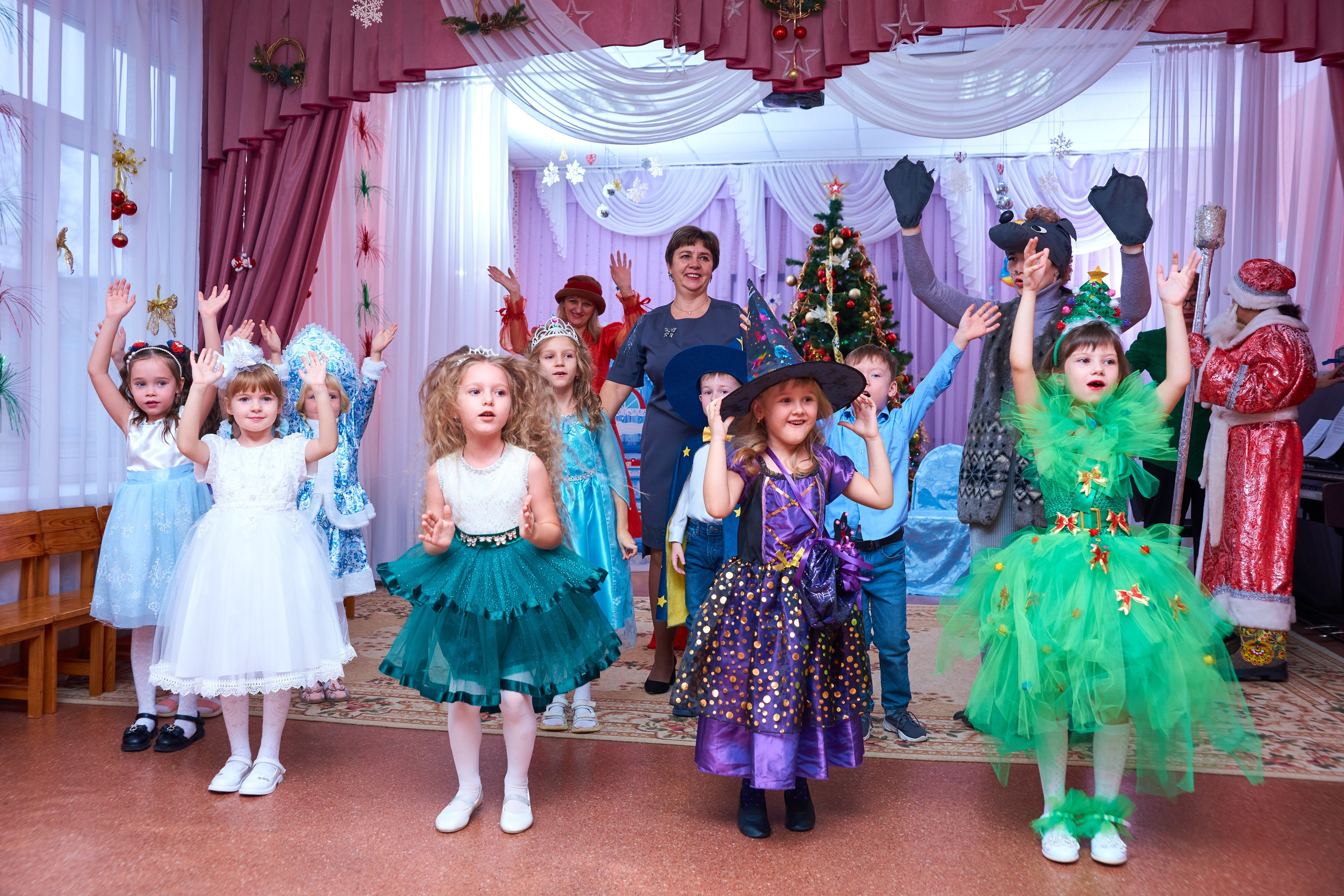 Новогодние утренники. Childrenfoto.ru