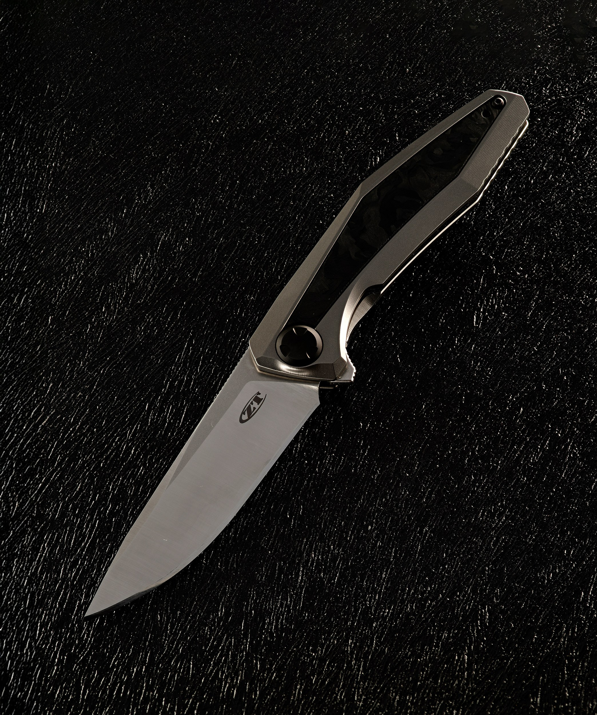 Оружие и ножи. Предметная фотосъемка антиквариата, ювелирных украшений, камнерезных изделий, картин, предметов искусства и коллекционных предметов