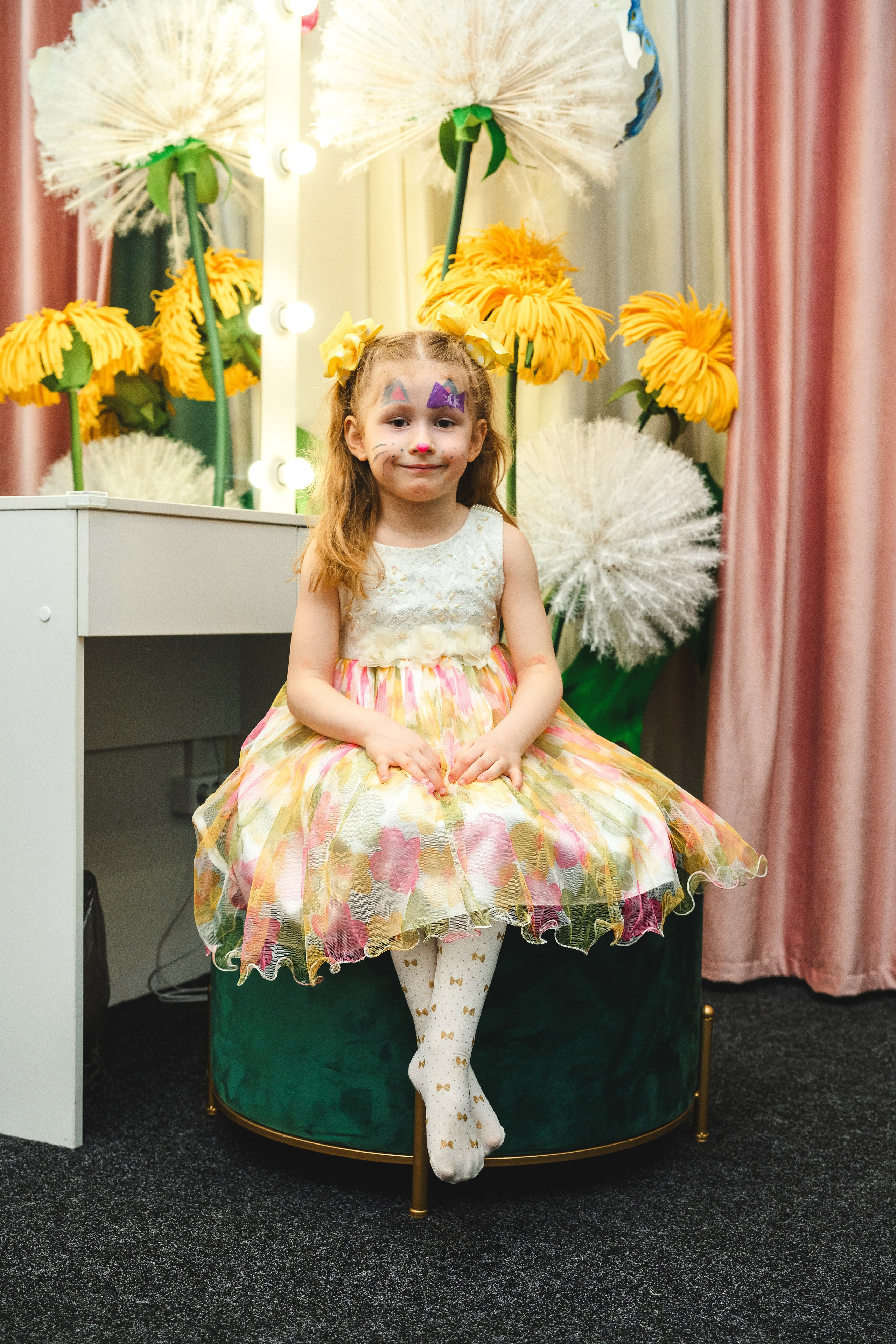 Когда заказывают фотографа на День рождения, обычно подразумевают репортажную съемку, но я не ограничиваю себя одним стилем. Портрет с Вашим ребёнком займет свое место в семейном архиве.