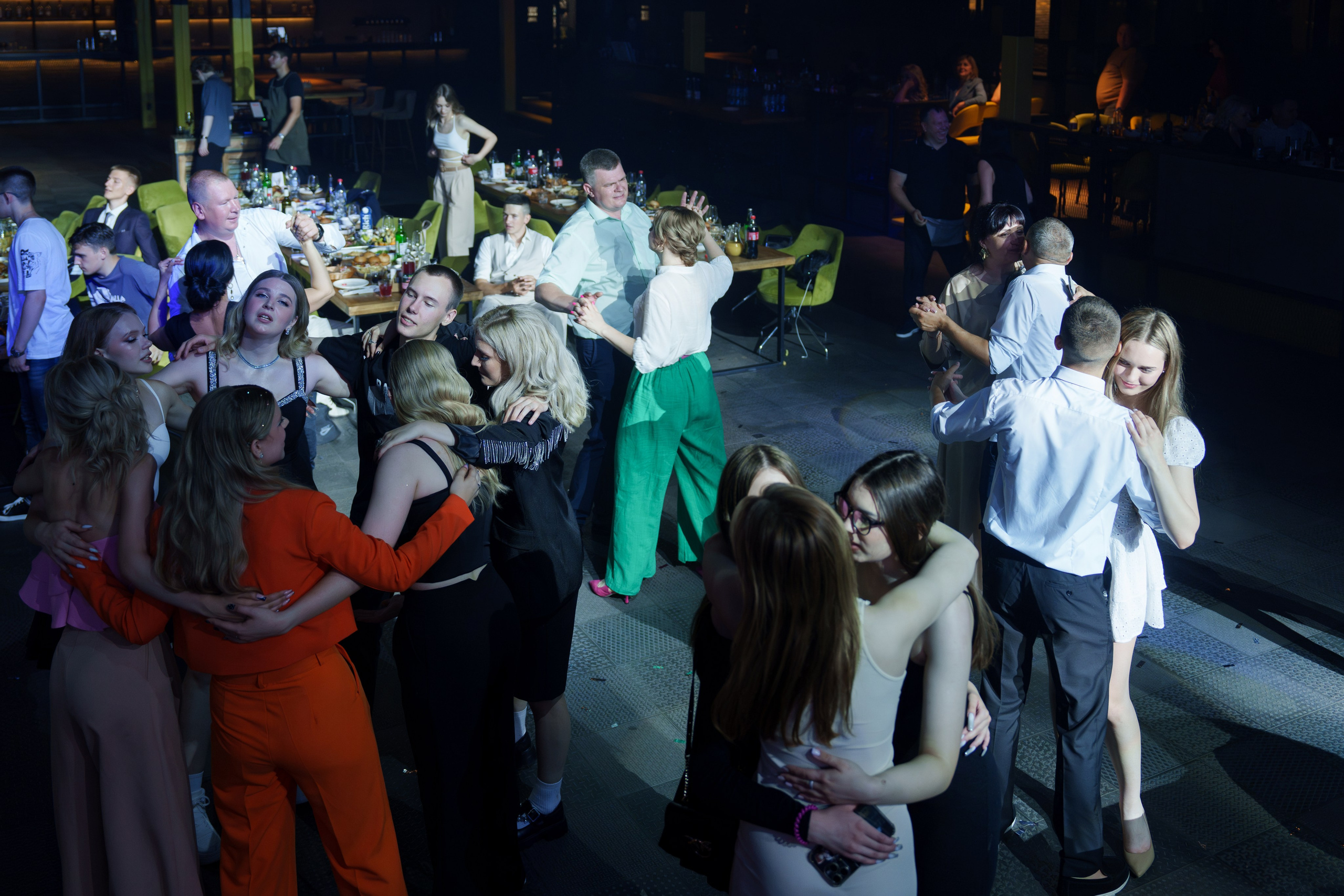 Выпускной лицея 27 (вечеринка). Свадебный и репортажный фотограф Элина Козырьянова