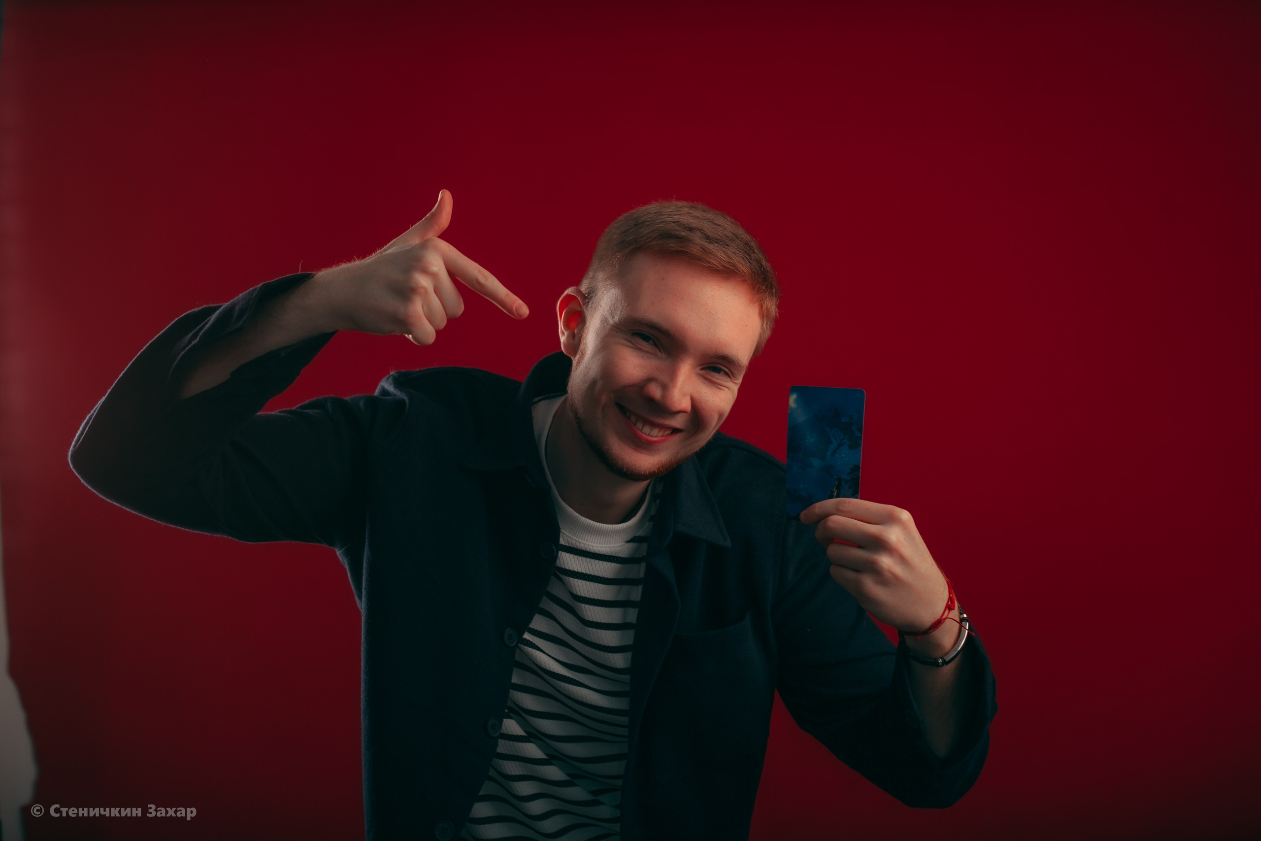 Красный фон. Репортажная и студийная съёмка в Челябинске — Захар Стеничкин