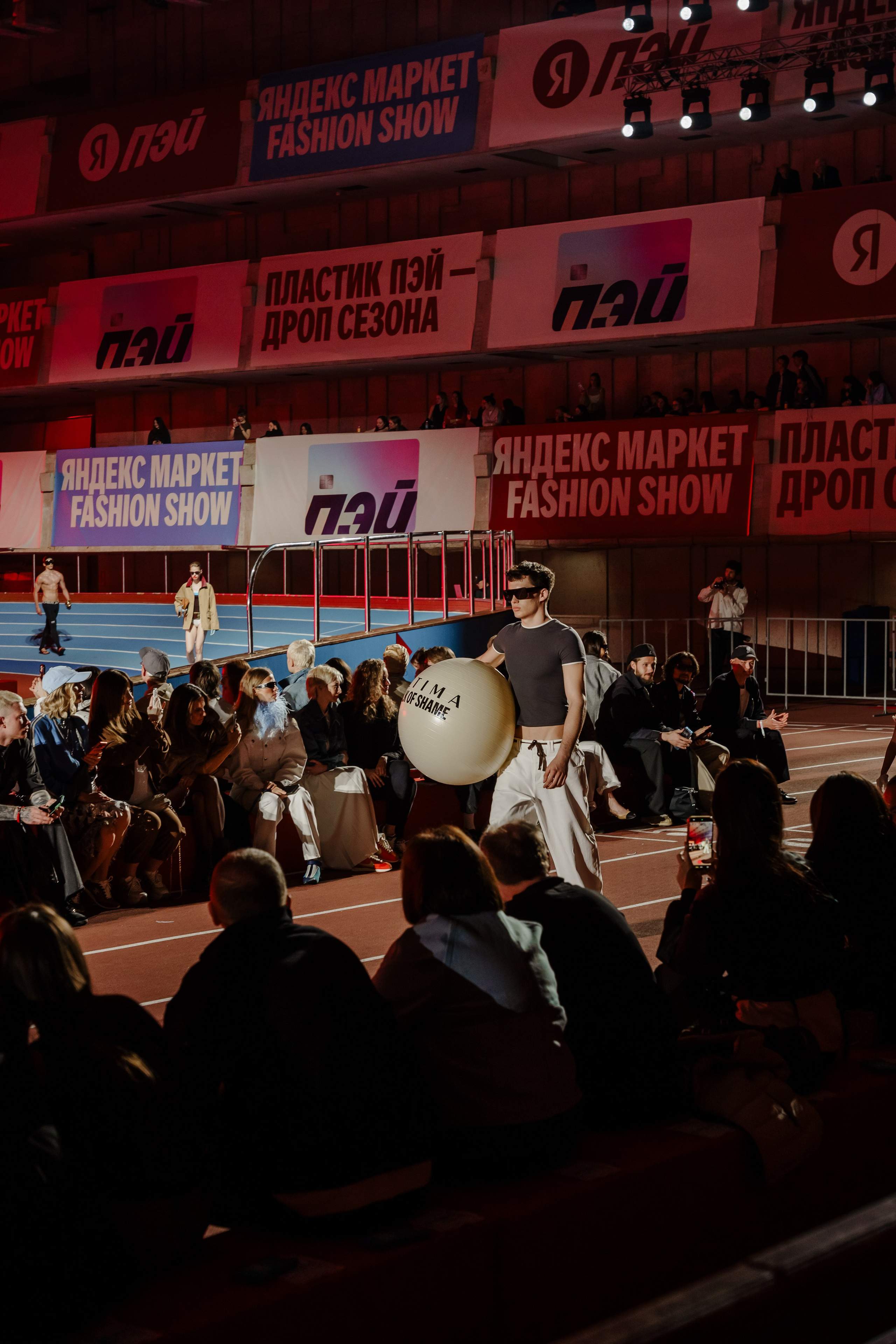 YANDEX FASHION SHOW SS’26. Репортажный фотограф в Москве Саша Дружинина