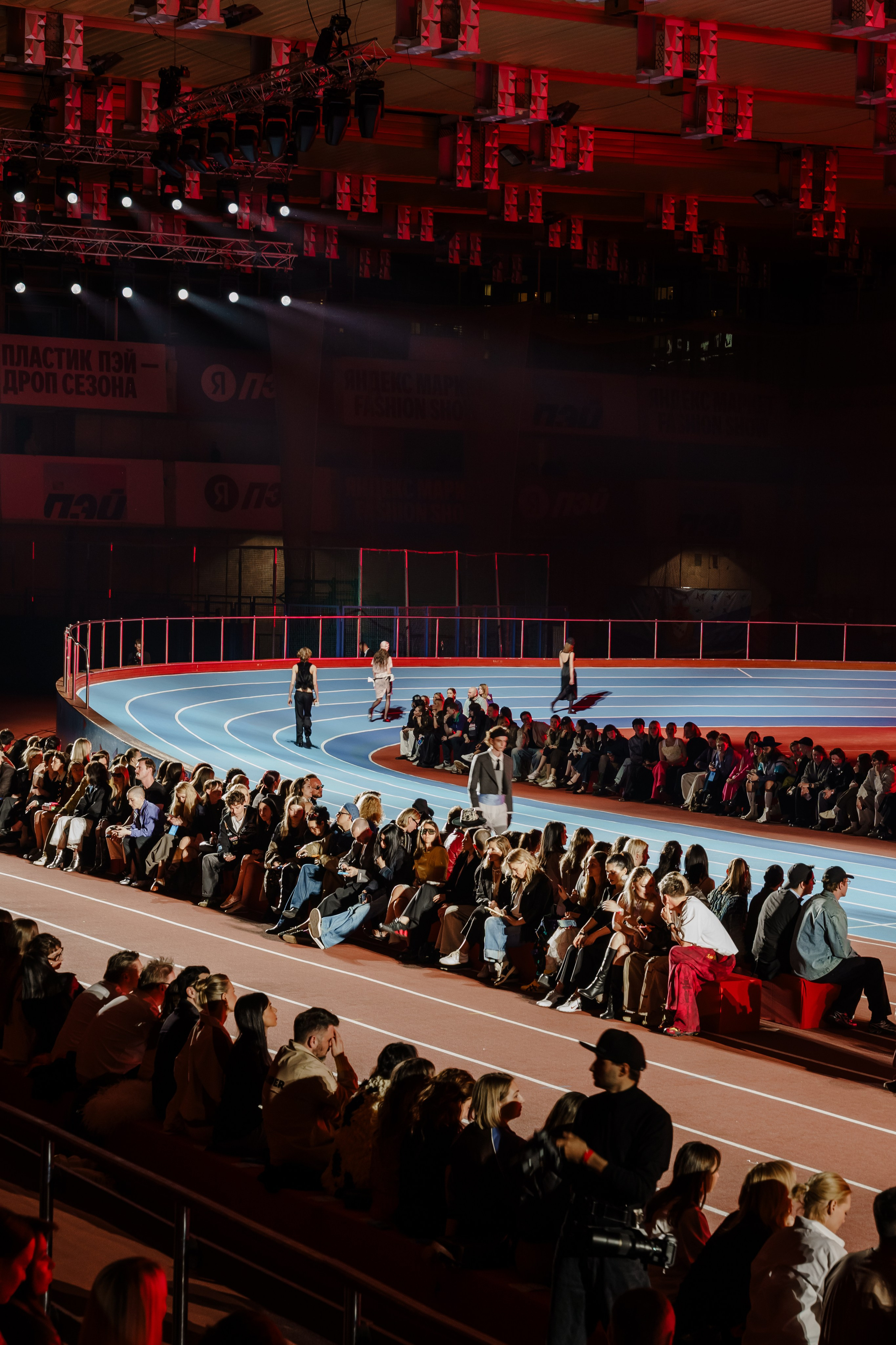 YANDEX FASHION SHOW SS’26. Репортажный фотограф в Москве Саша Дружинина