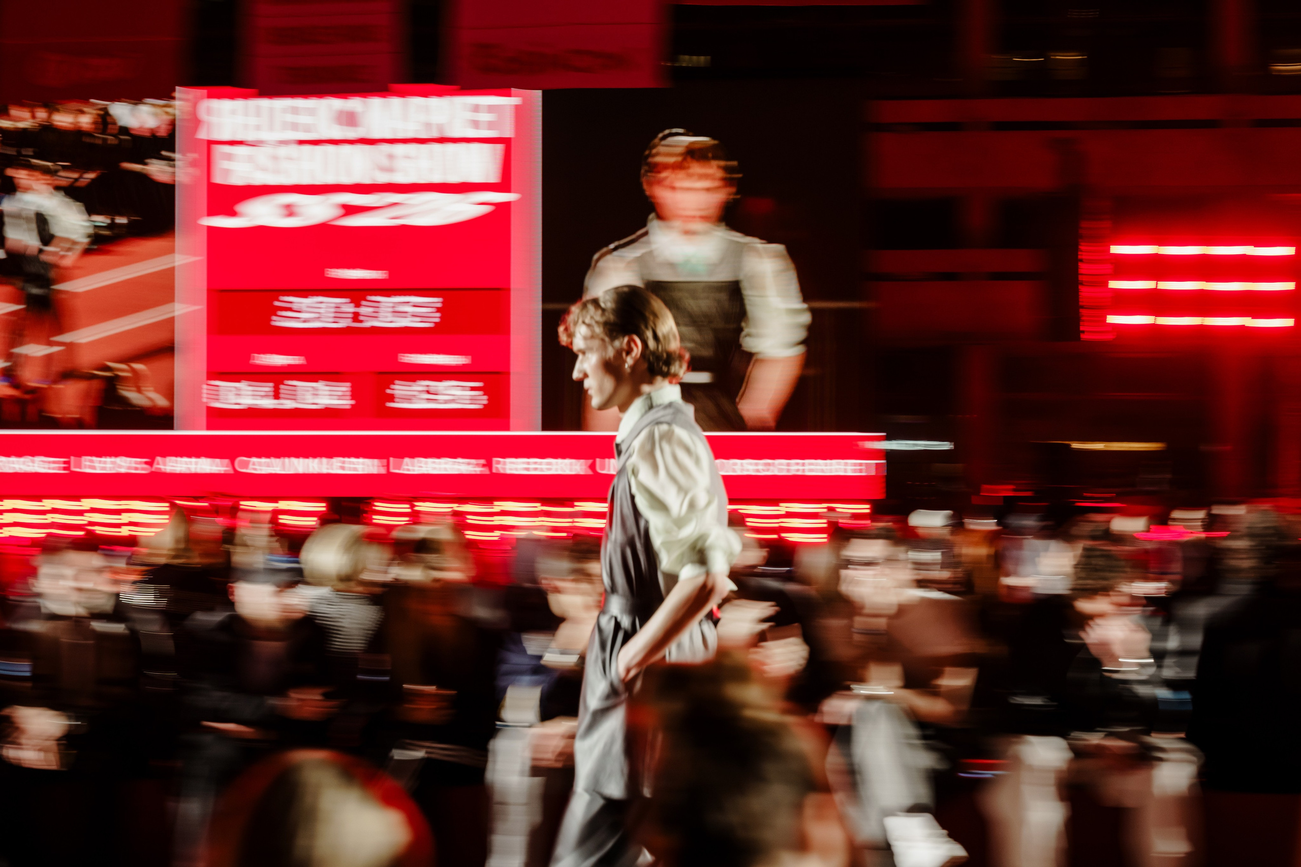 YANDEX FASHION SHOW SS’26. Репортажный фотограф в Москве Саша Дружинина
