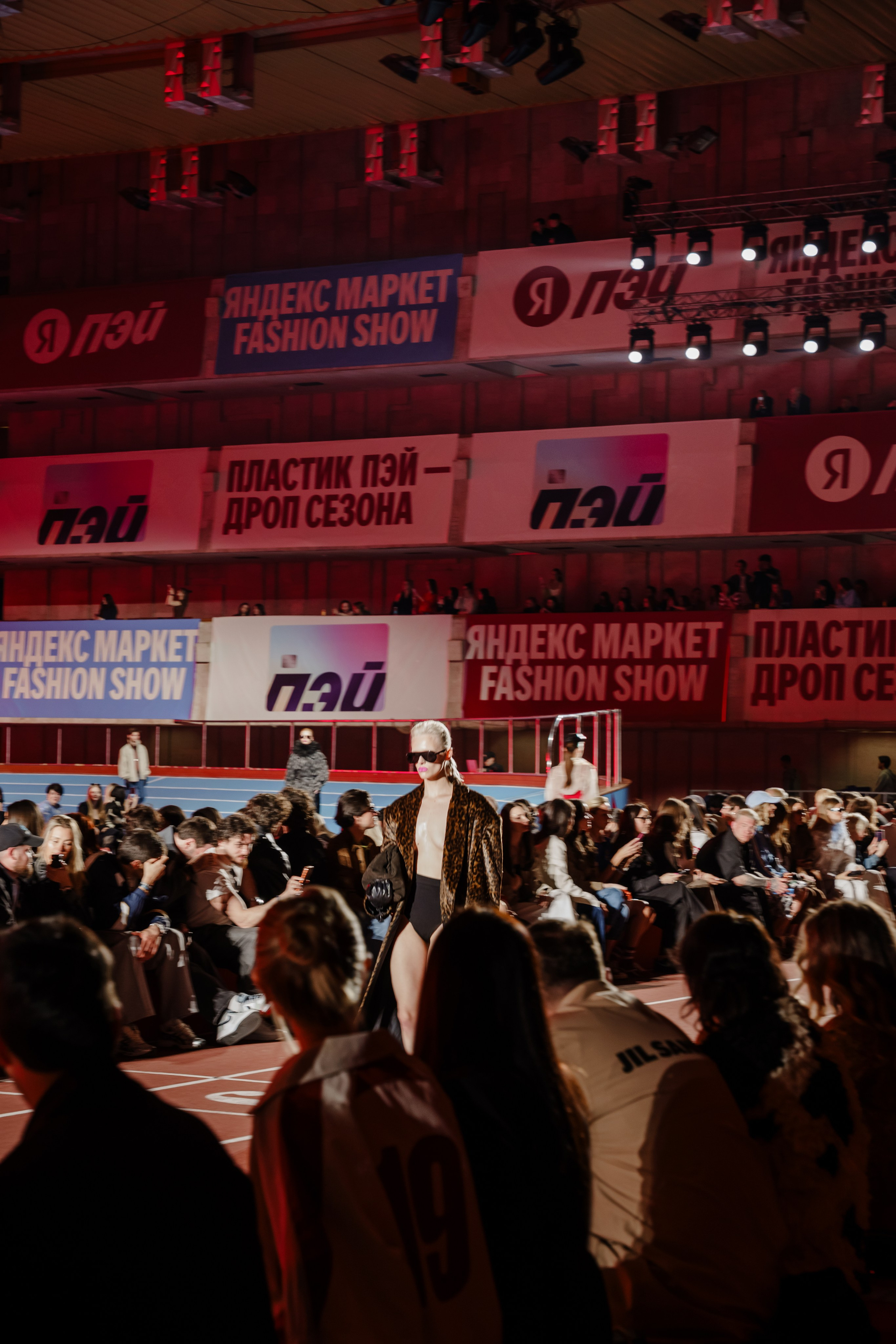 YANDEX FASHION SHOW SS’26. Репортажный фотограф в Москве Саша Дружинина