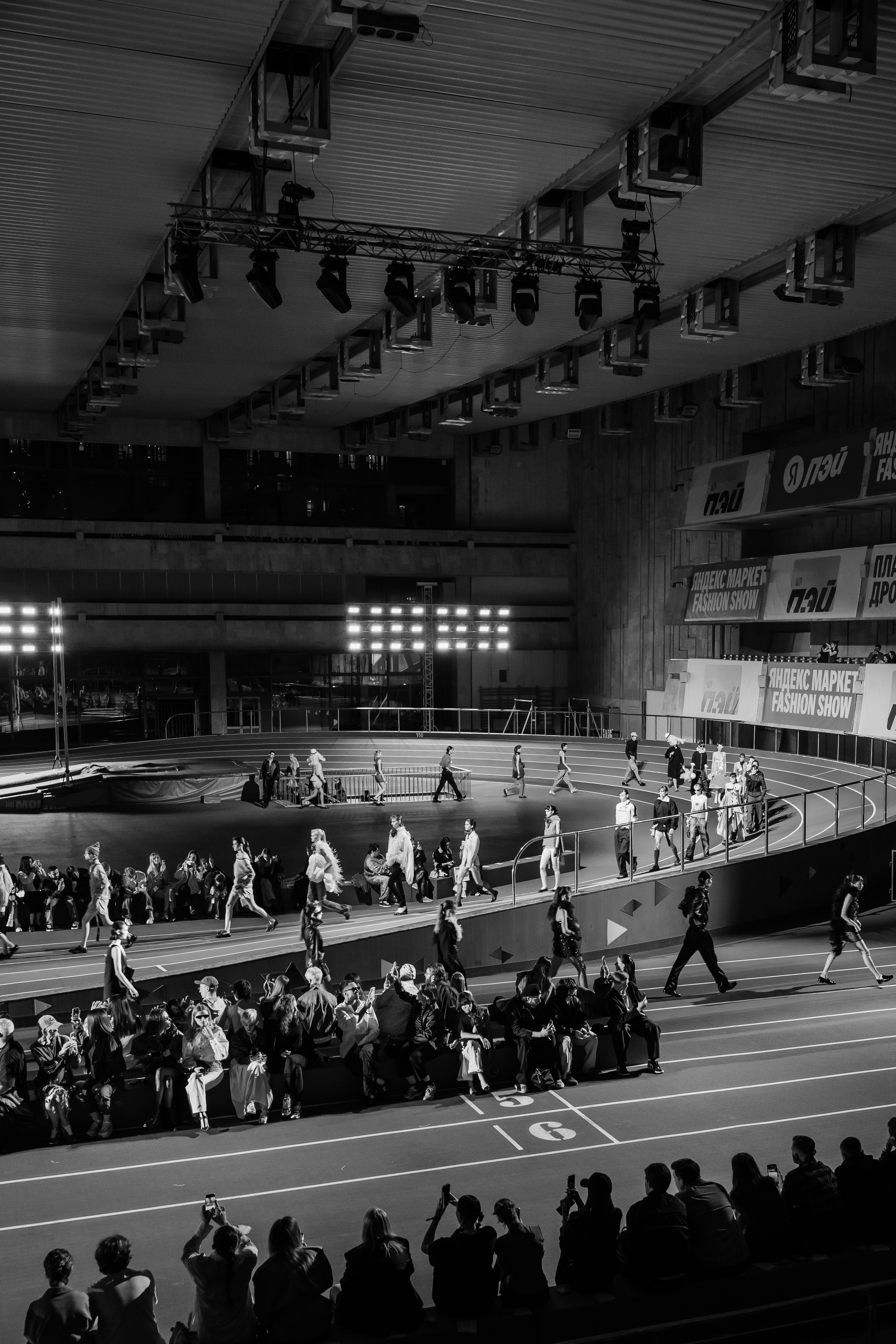 YANDEX FASHION SHOW SS’26. Репортажный фотограф в Москве Саша Дружинина