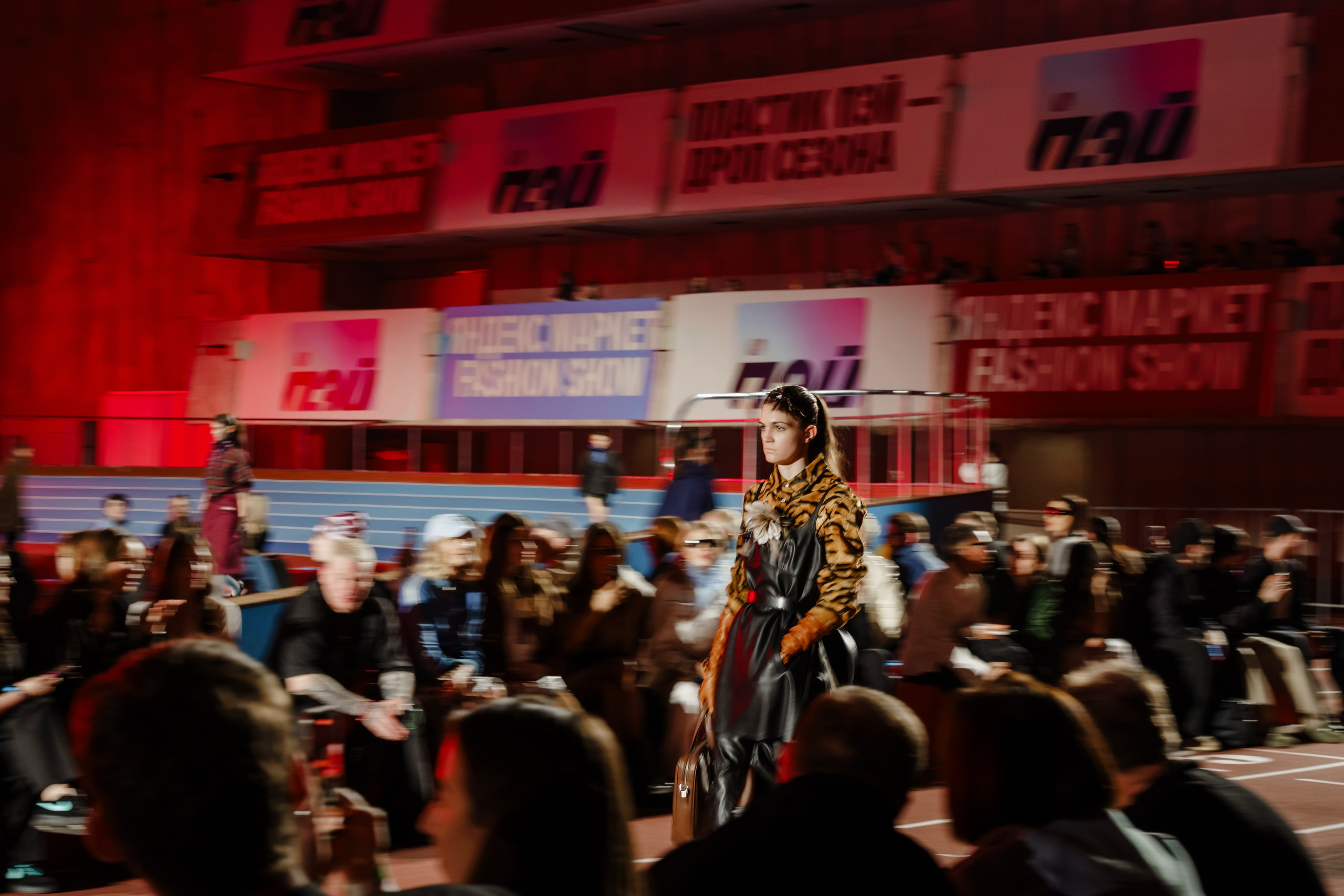 YANDEX FASHION SHOW SS’26. Репортажный фотограф в Москве Саша Дружинина