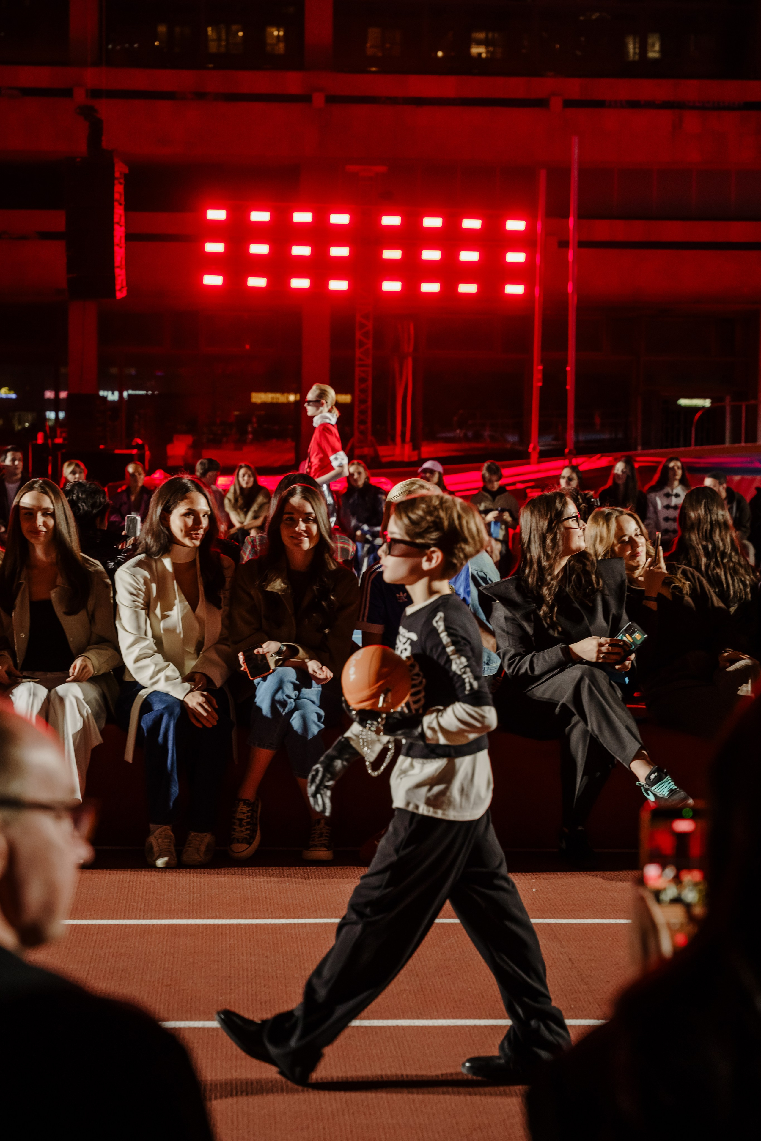 YANDEX FASHION SHOW SS’26. Репортажный фотограф в Москве Саша Дружинина