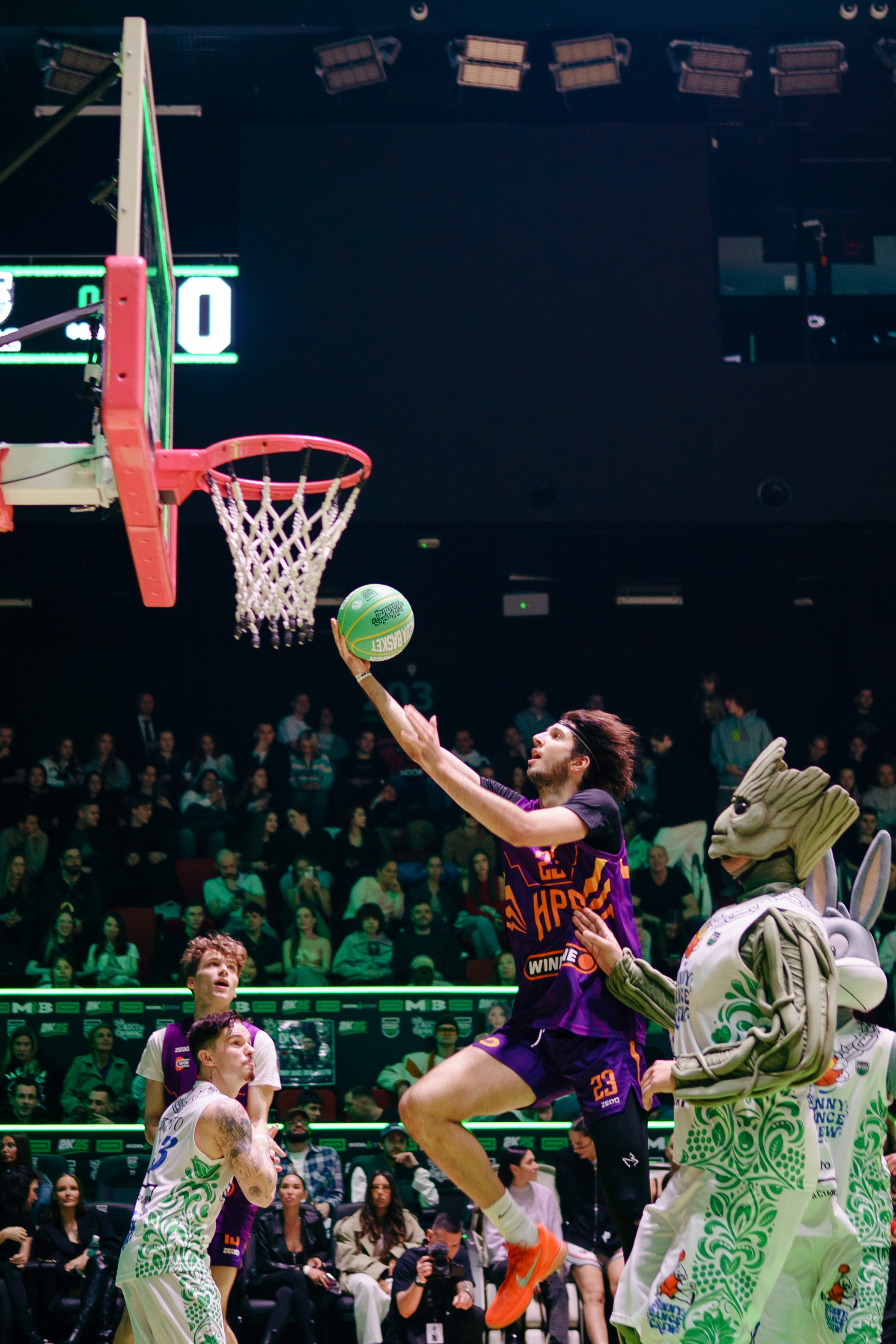 MEDIA BASKET. Репортажный фотограф в Москве Саша Дружинина