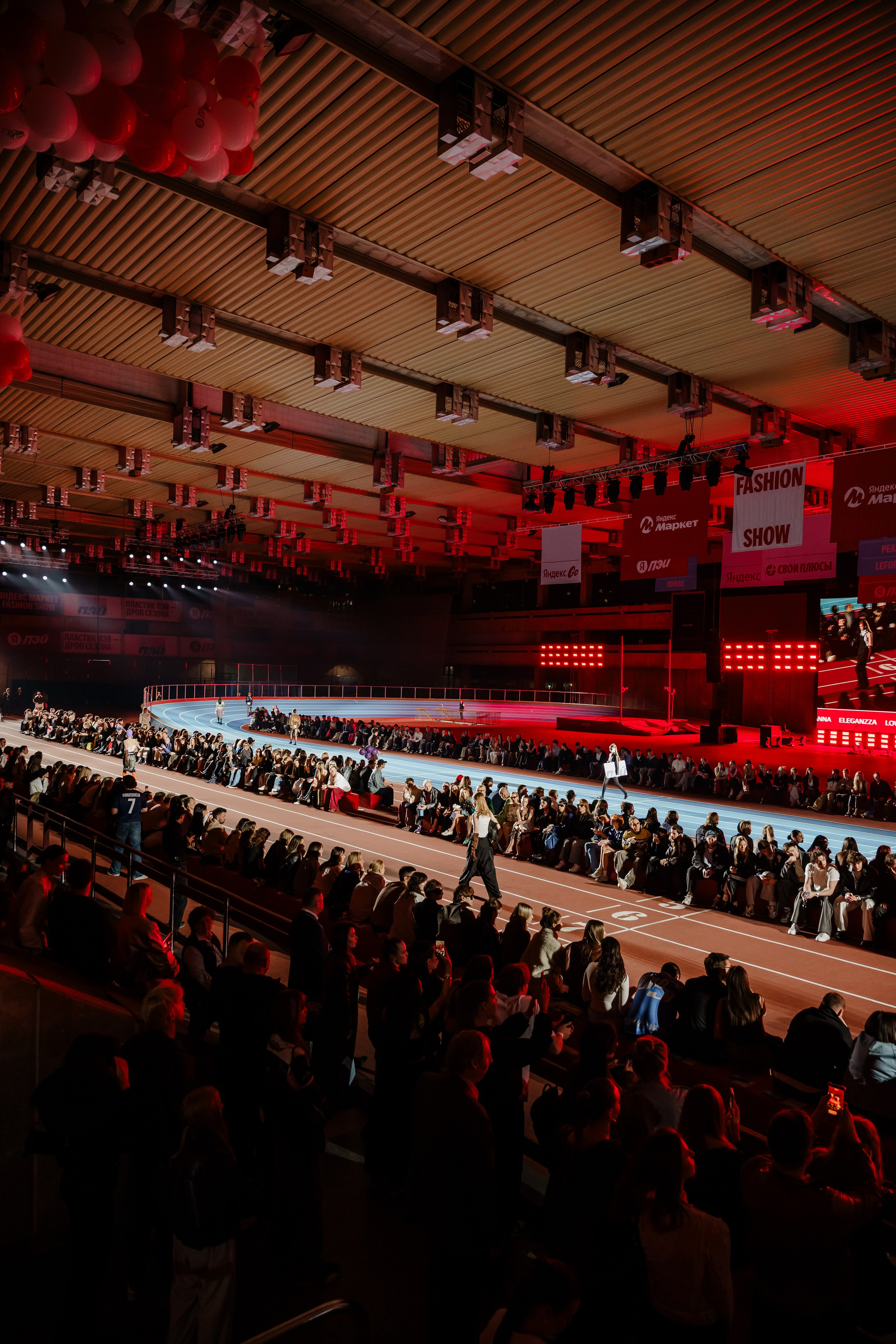 YANDEX FASHION SHOW SS’26. Репортажный фотограф в Москве Саша Дружинина