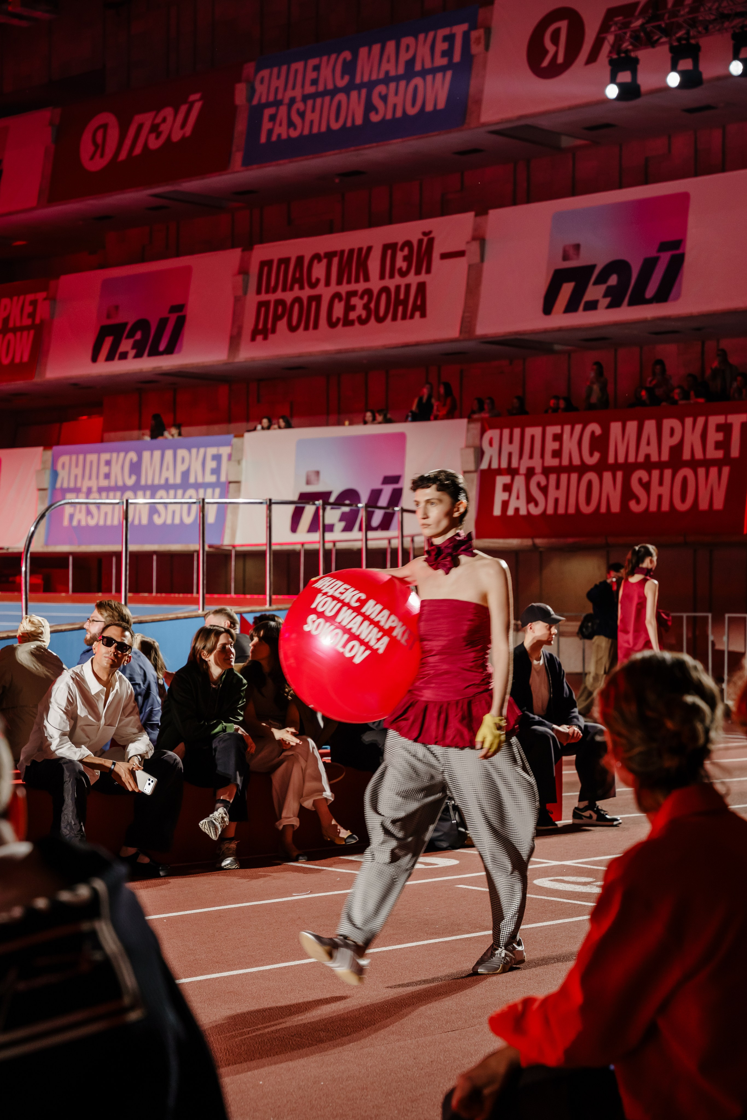 YANDEX FASHION SHOW SS’26. Репортажный фотограф в Москве Саша Дружинина