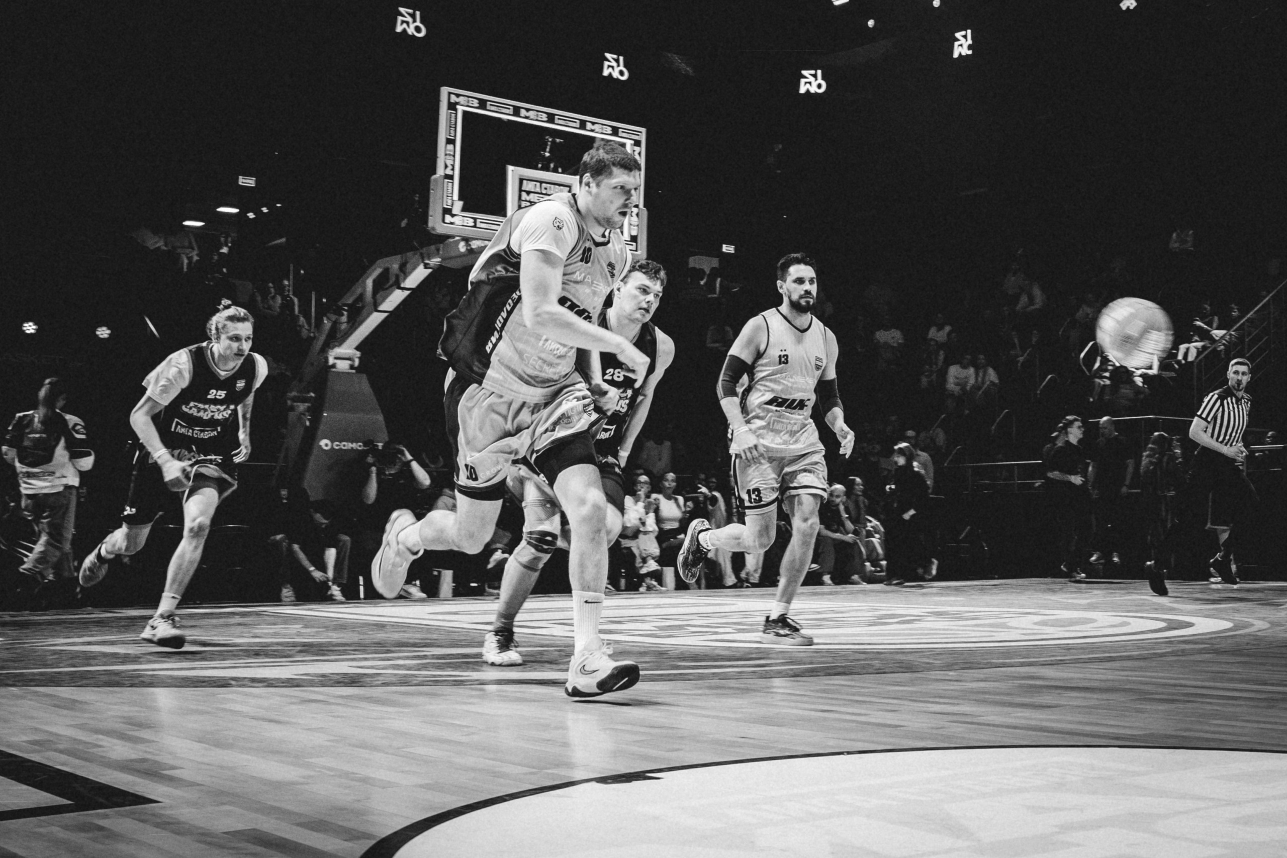 MEDIA BASKET. Репортажный фотограф в Москве Саша Дружинина