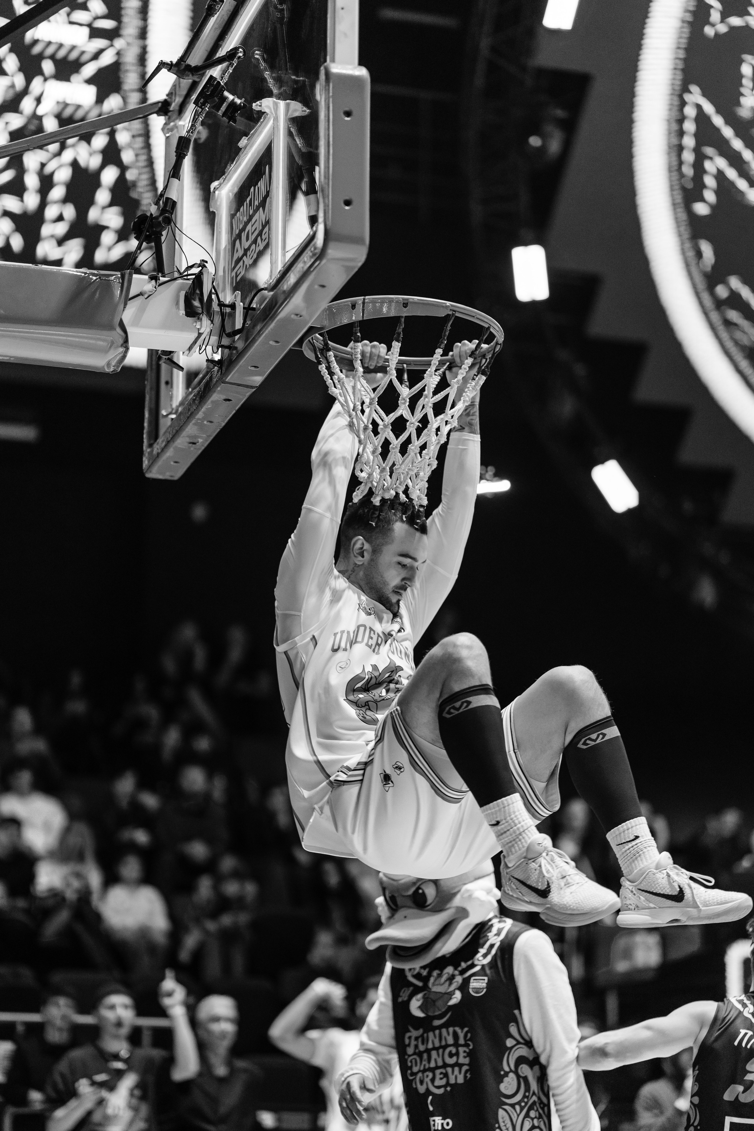 MEDIA BASKET. Репортажный фотограф в Москве Саша Дружинина