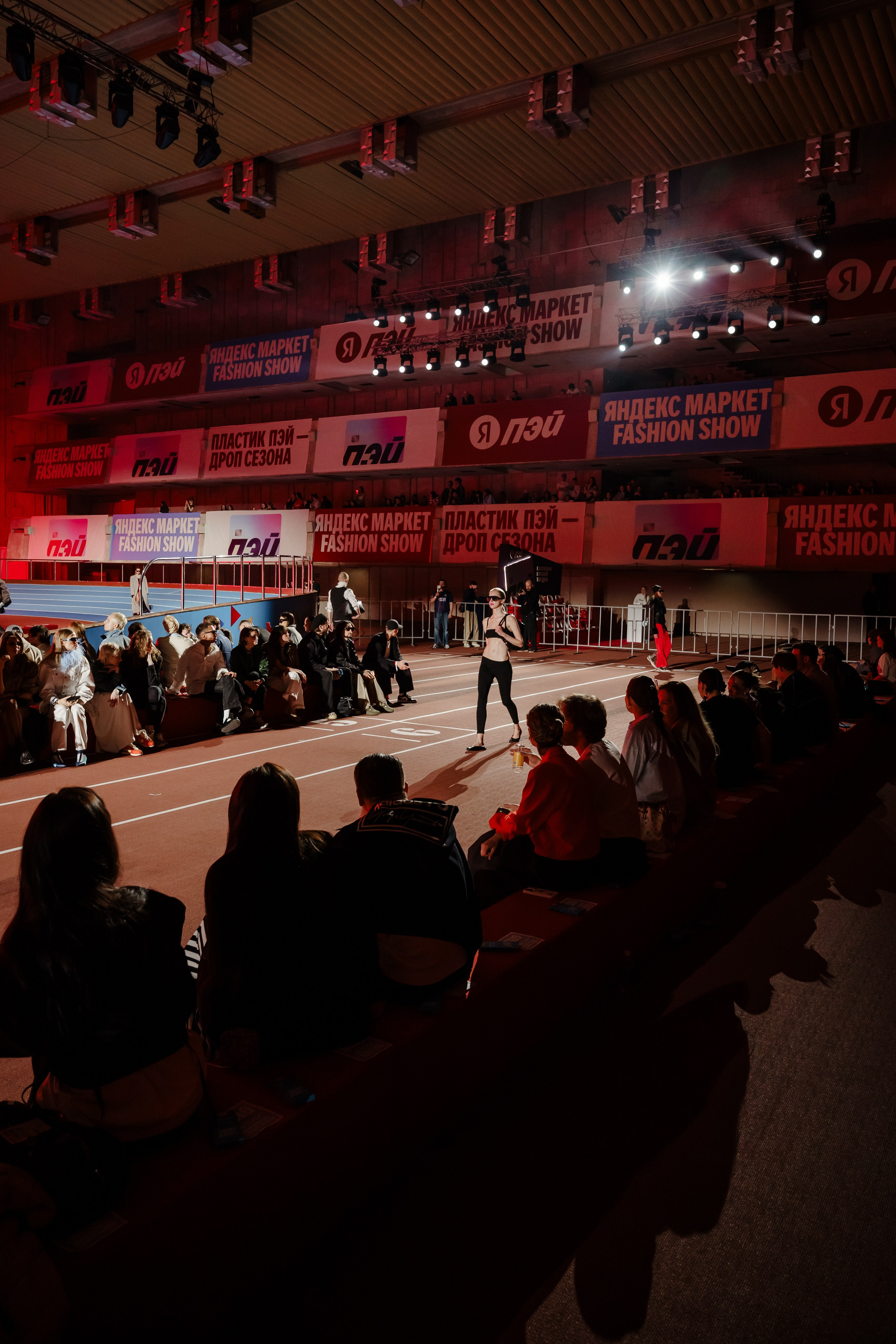 YANDEX FASHION SHOW SS’26. Репортажный фотограф в Москве Саша Дружинина