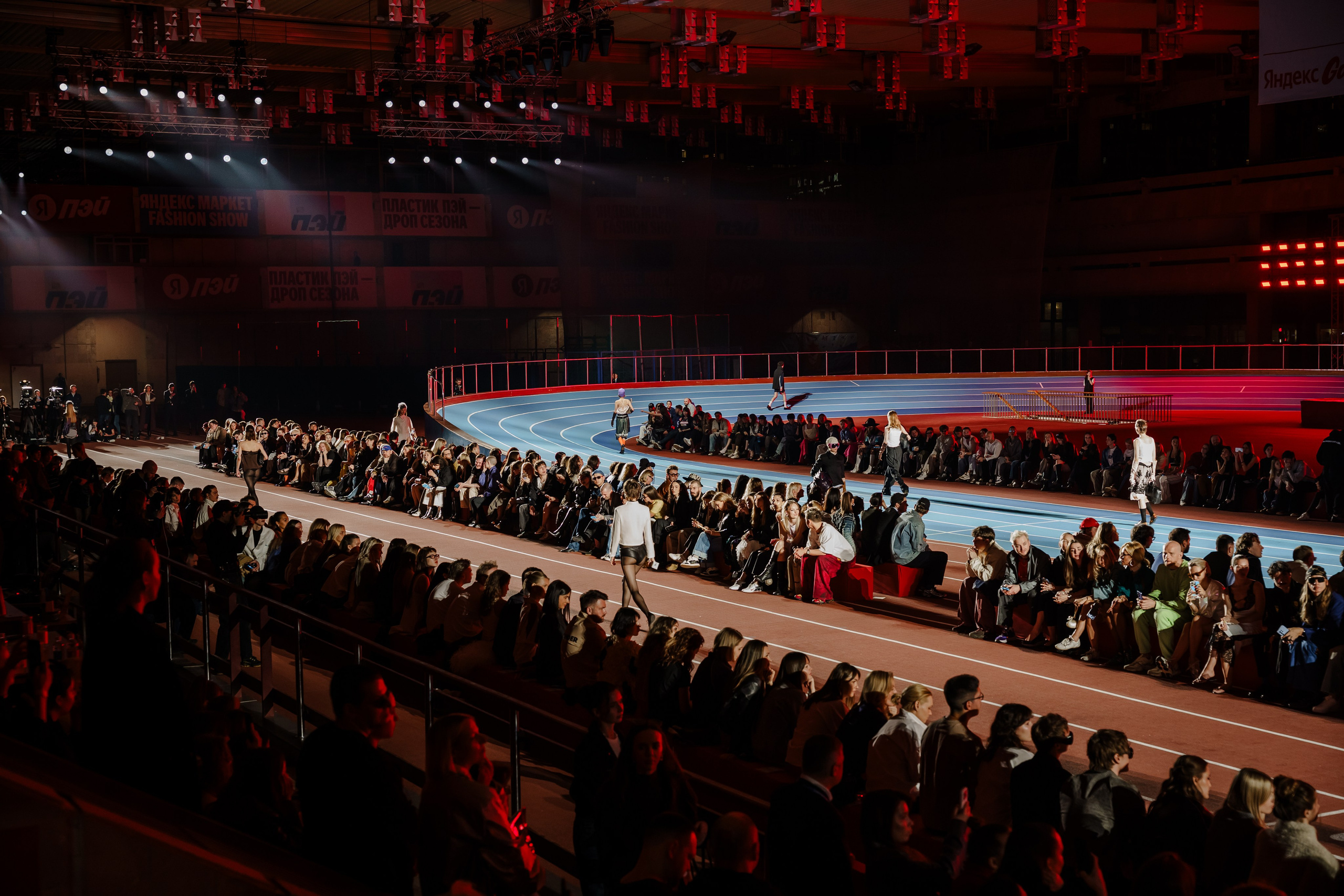 YANDEX FASHION SHOW SS’26. Репортажный фотограф в Москве Саша Дружинина