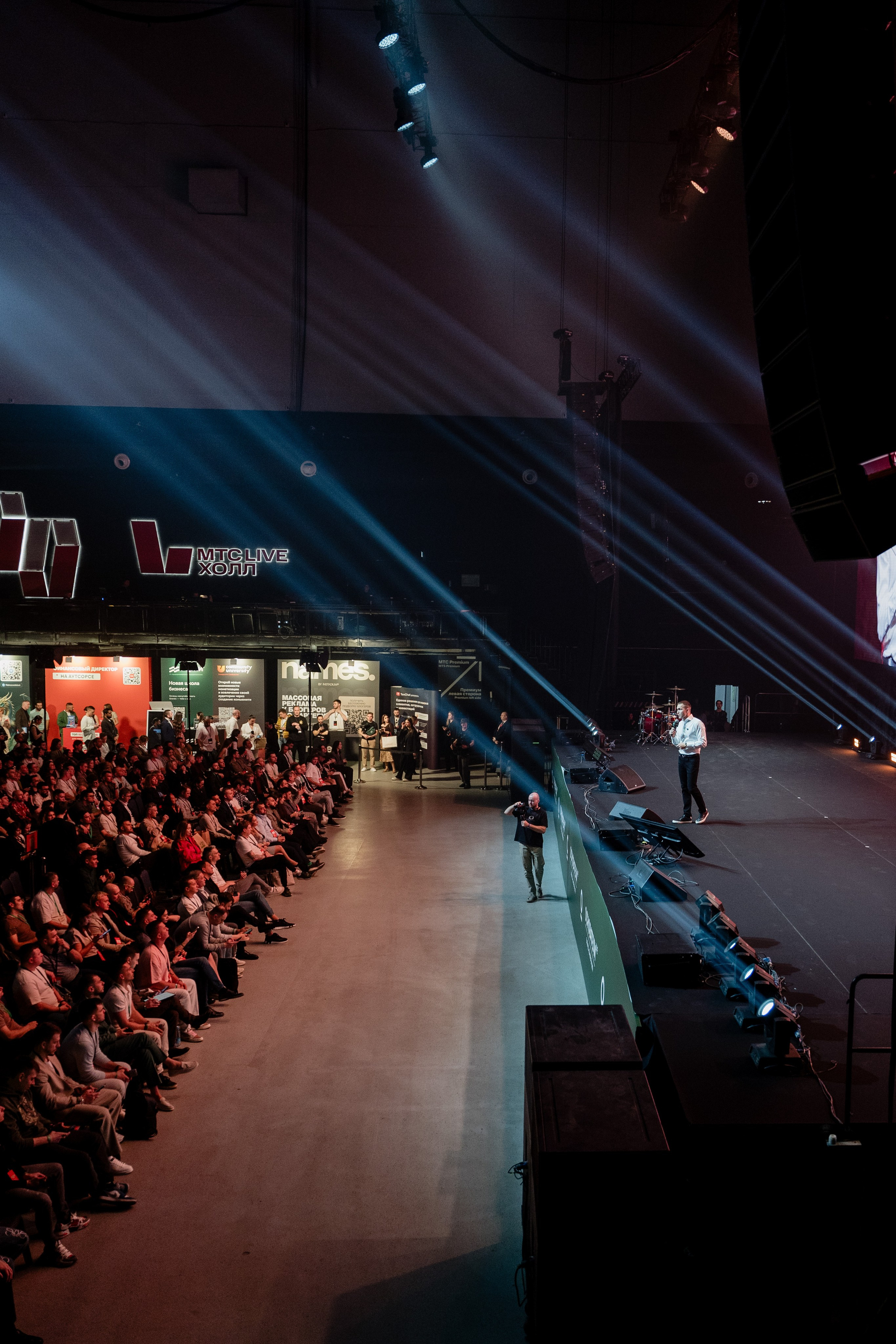 Конференция ОСНОВАТЕЛИ ЛАЙФ в MTS LIVE HALL. Репортажный фотограф в Москве Саша Дружинина