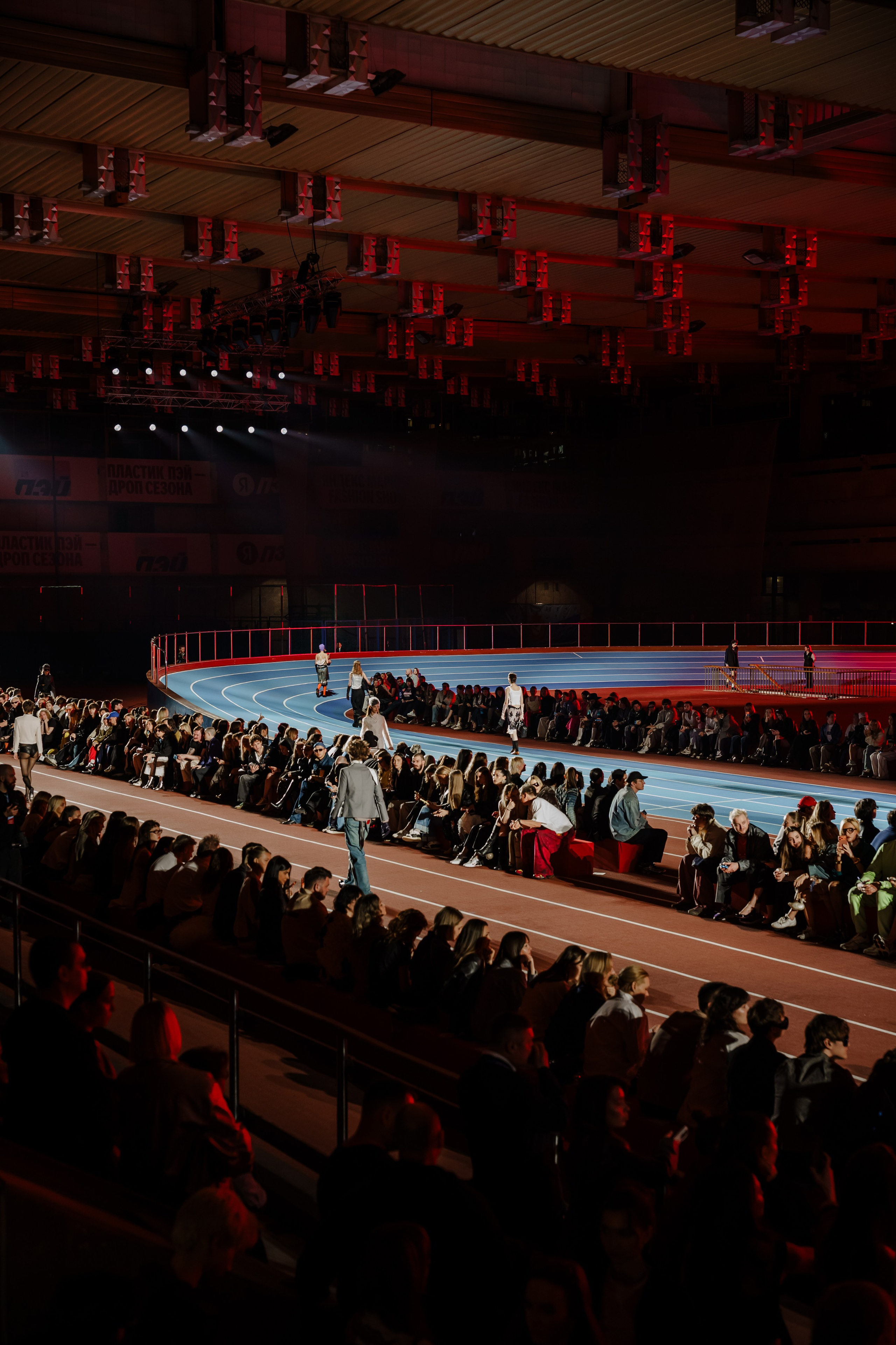 YANDEX FASHION SHOW SS’26. Репортажный фотограф в Москве Саша Дружинина