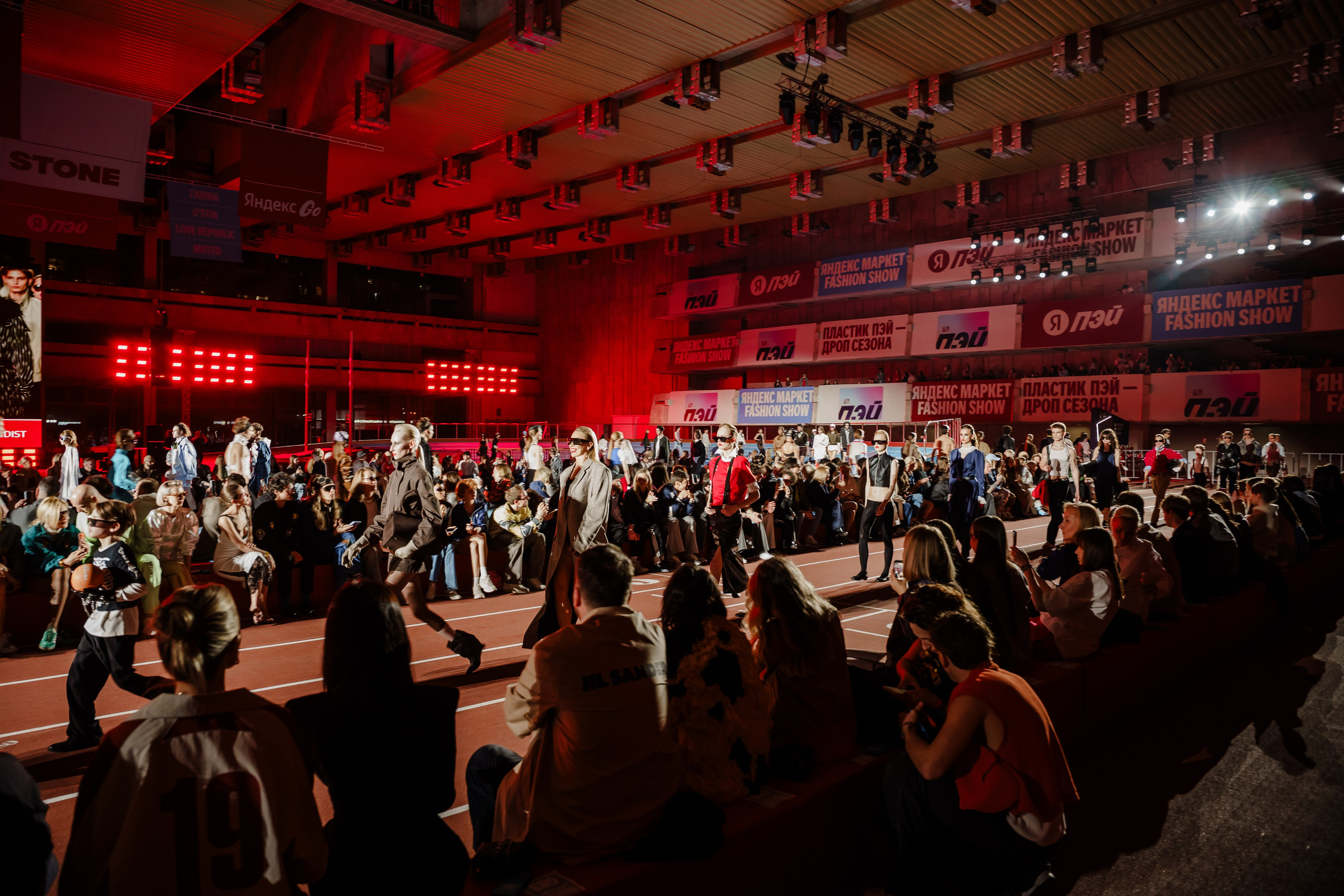 YANDEX FASHION SHOW SS’26. Репортажный фотограф в Москве Саша Дружинина