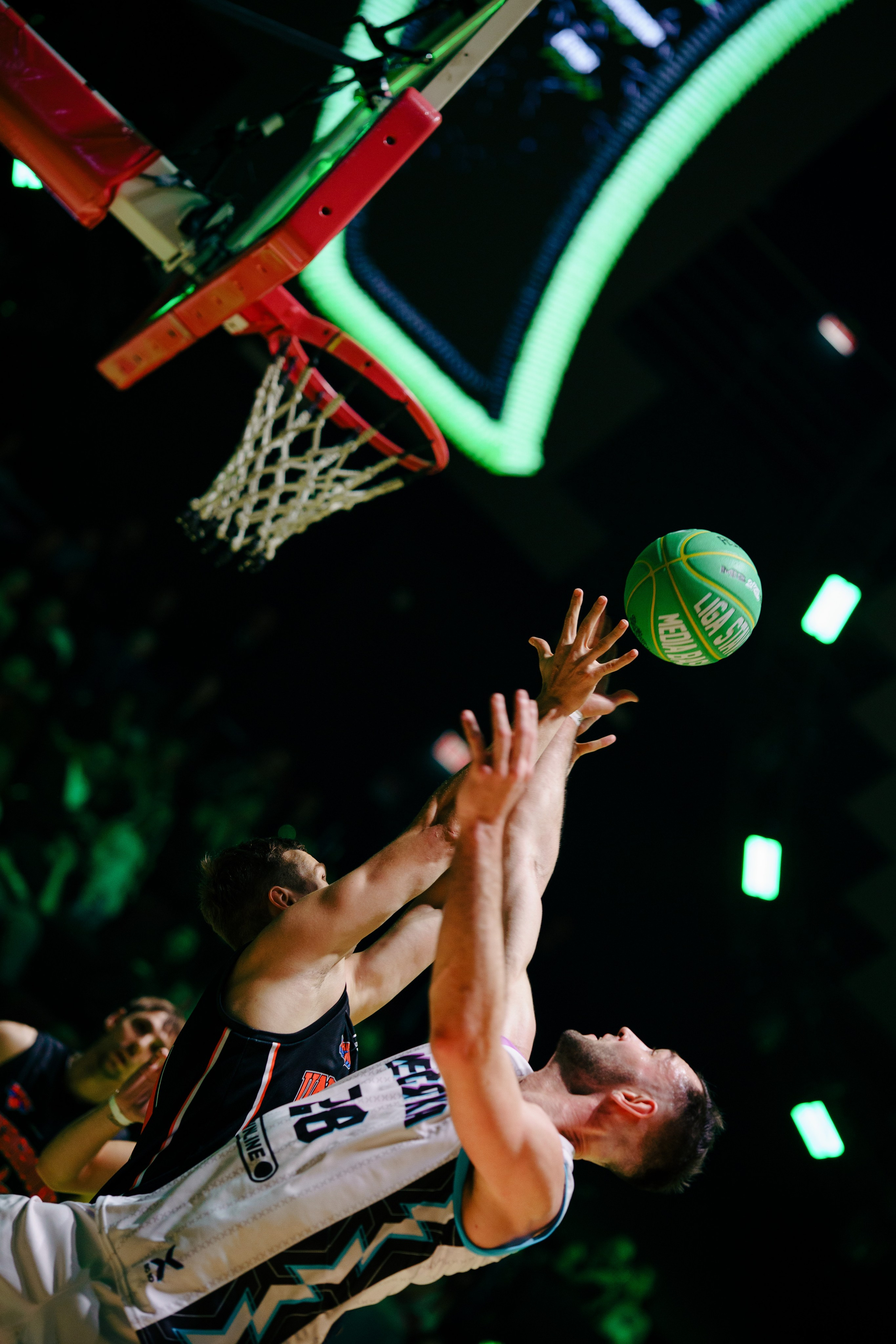 MEDIA BASKET. Репортажный фотограф в Москве Саша Дружинина