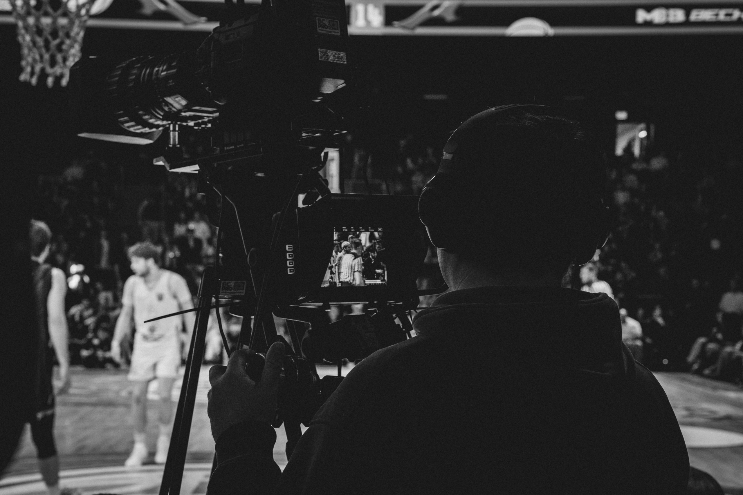 MEDIA BASKET. Репортажный фотограф в Москве Саша Дружинина
