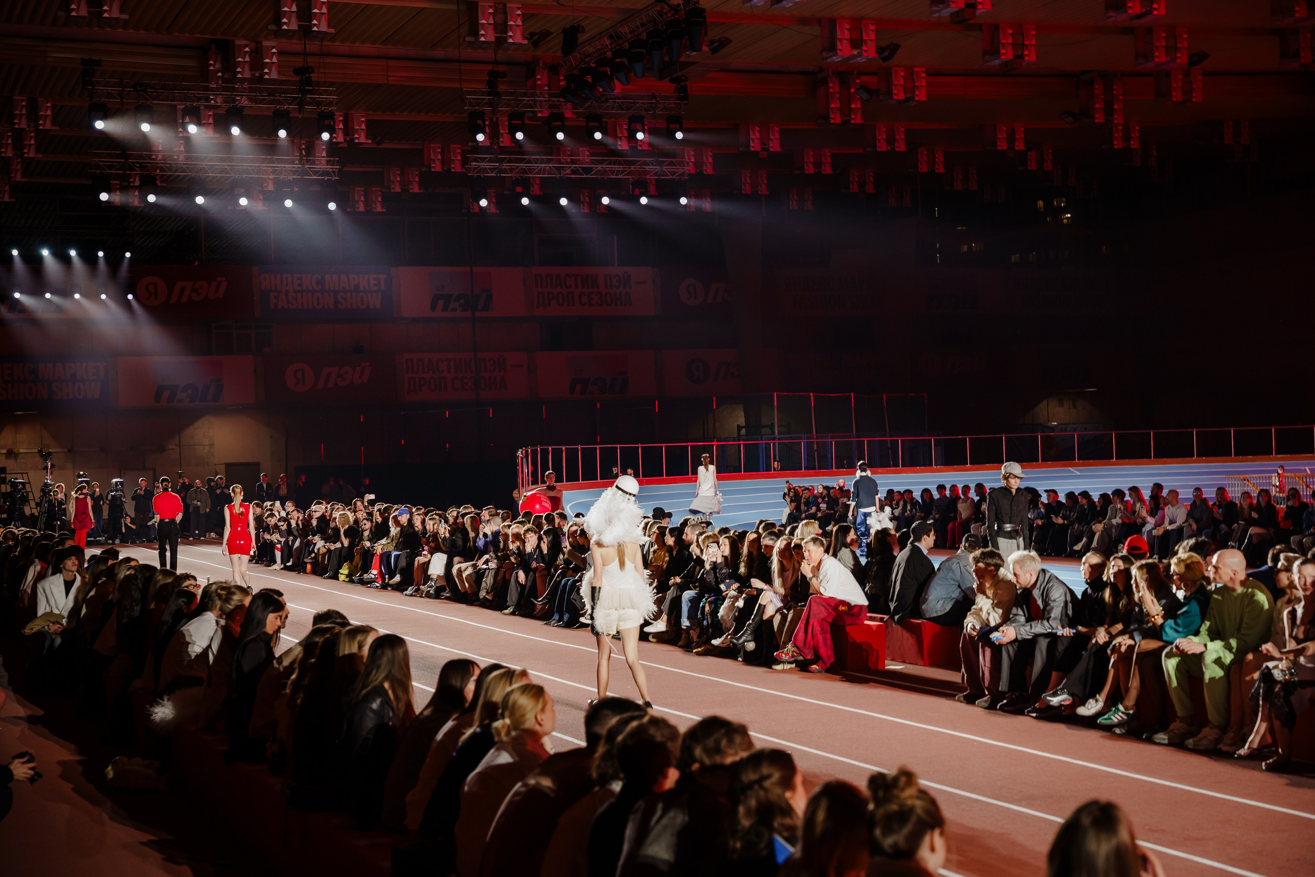 YANDEX FASHION SHOW SS’26. Репортажный фотограф в Москве Саша Дружинина