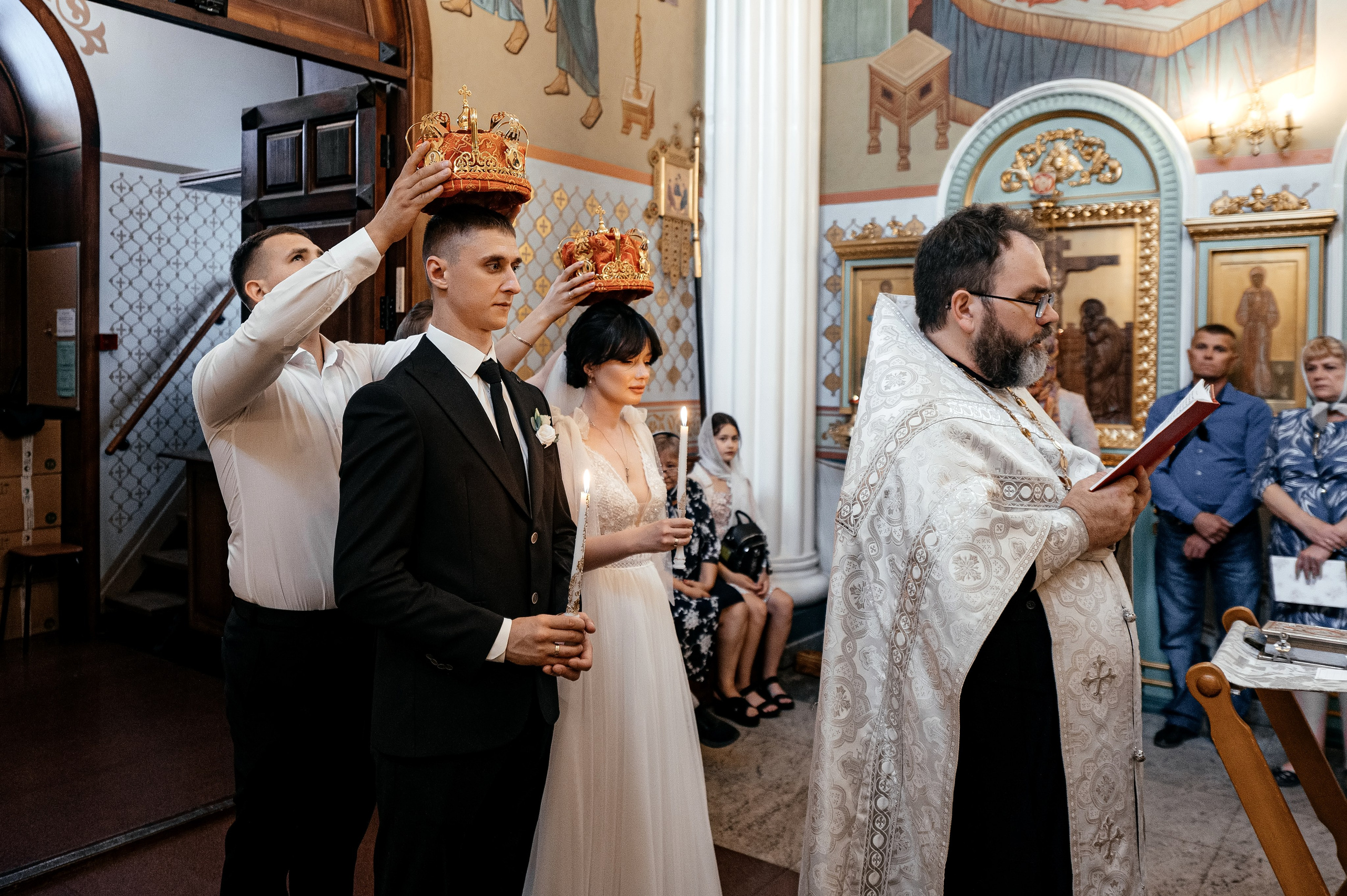 Свадьба с венчанием в Щелково. Прогулка в Гребнево, ресторан Кинза, отель Премиум. Свадебный и семейный фотограф Виктория Носачёва. Щелково, Москва и МО