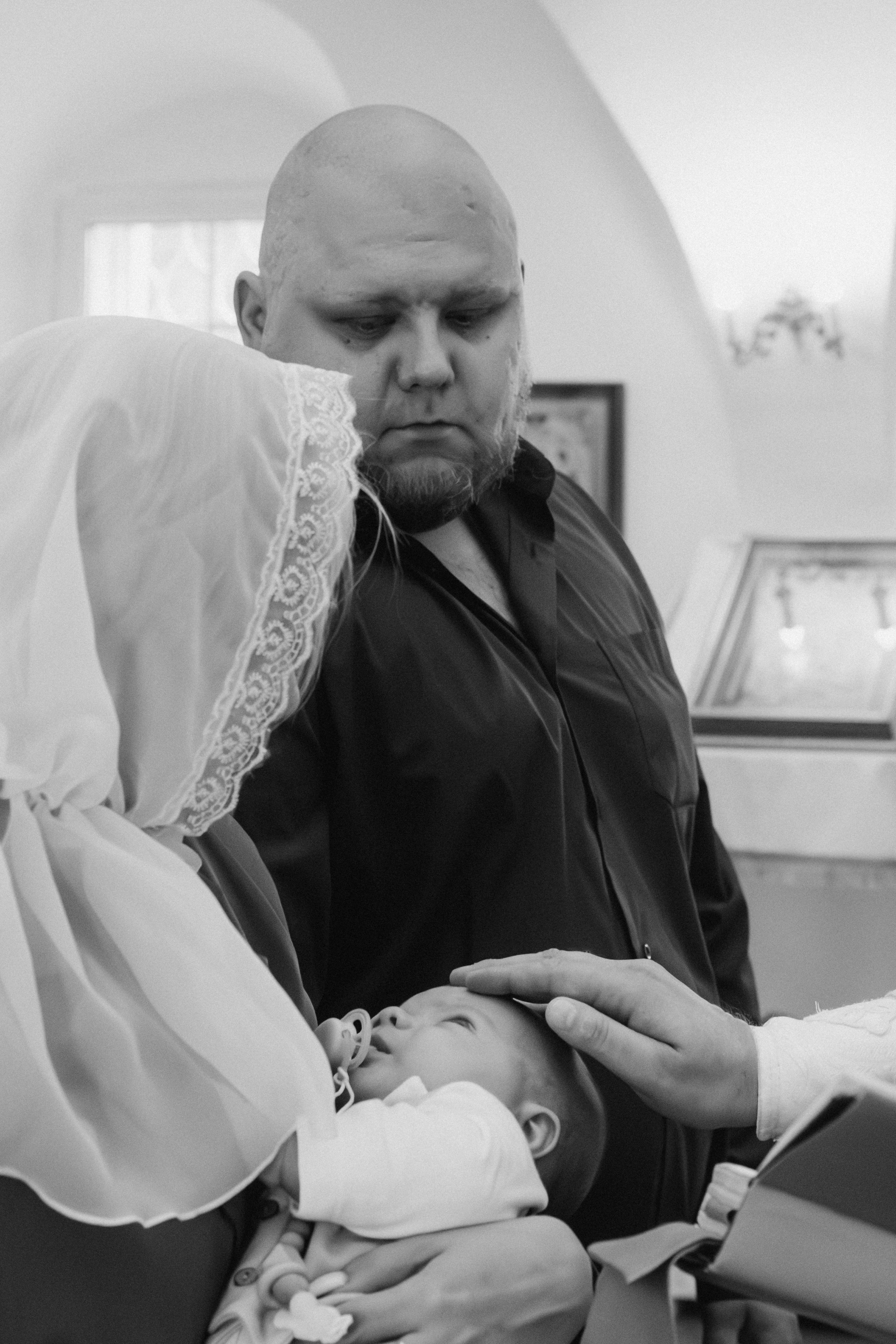 Таинство Крещения малыша в храме Воскресения Христова, с. Трубино (Калужская обл.). Надежда Стар семейный и церковный фотограф в Жукове и Калужской области